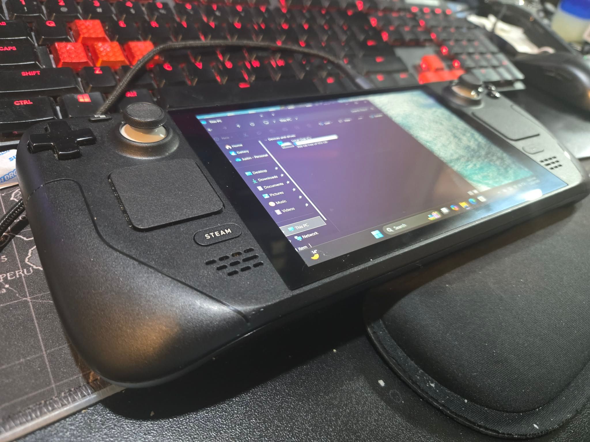 Valve Steam Deck Handheld Gaming Console 1TB, 7 inch Touchscreen 1280 x 800 LCD Display
