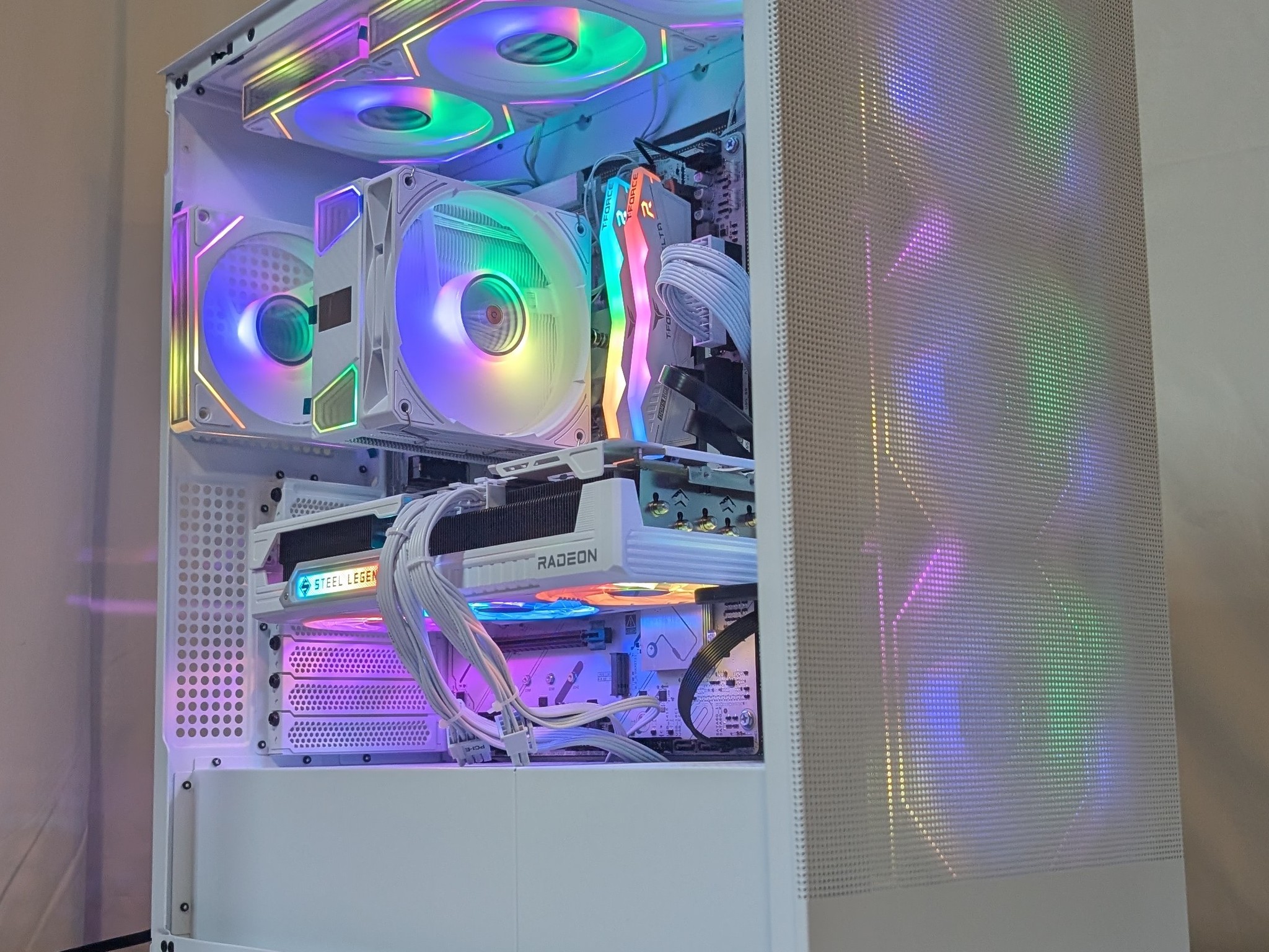 9070XT 16GB | RYZEN 5 7500F | 2TB NVME | 16GB DDR5 | 1000W