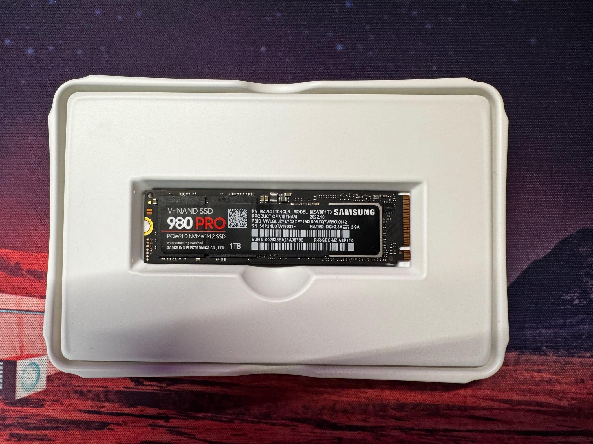 Samsung 980 PRO 1TB PCIe 4.0 NVME M.2 SSD - Good Condition w/ Box