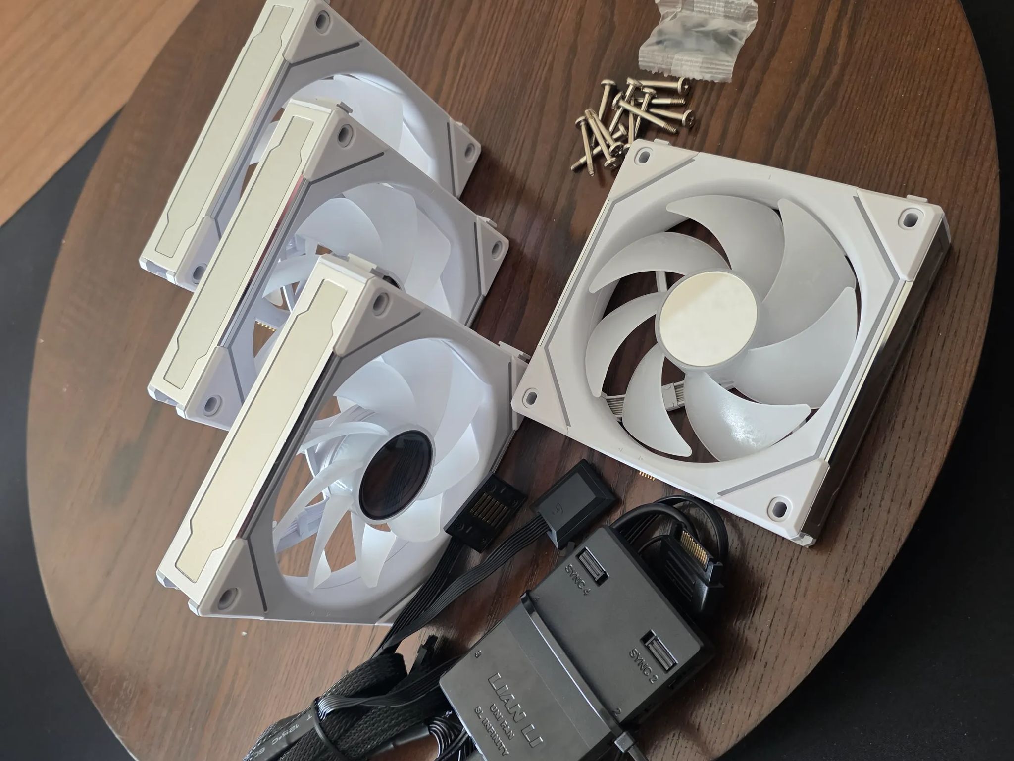 4X Lian Li UNI Fan SL Infinity 120mm Case Fans w/ Controller - 3 Reverse & 1 Standard Blade