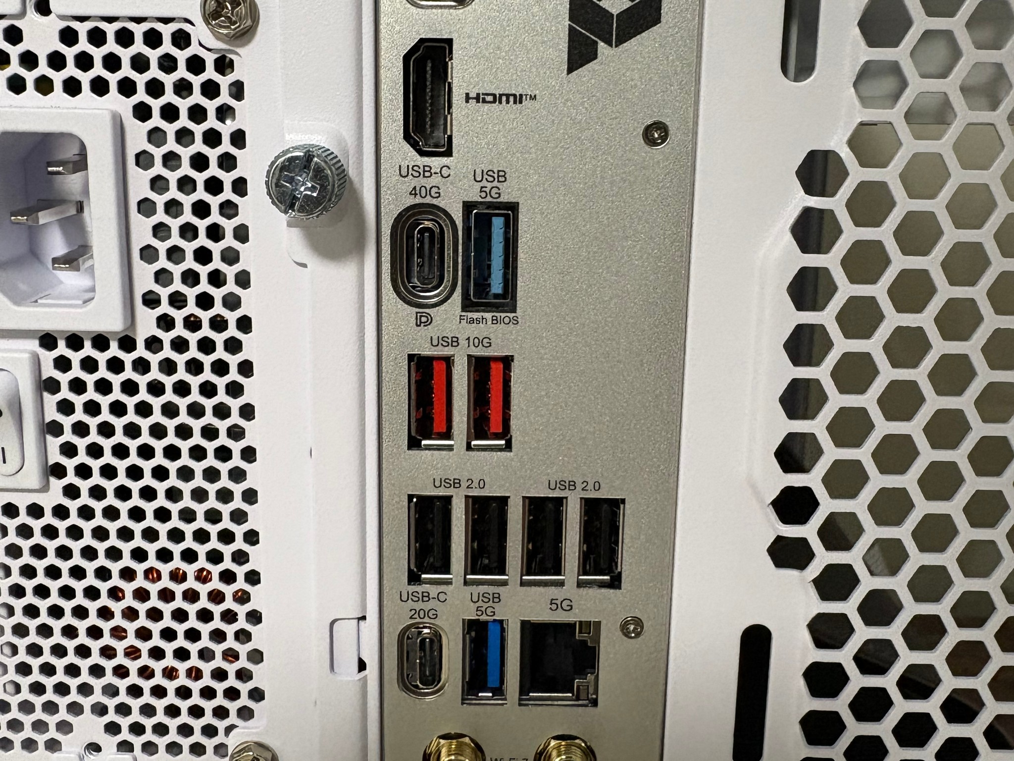 RTX 5080 | Ryzen 7 7800X3D | 64GB DDR5 | 2TB NVMe | 850W Gold | Lian Li O11 Dynamic Mini (White)
