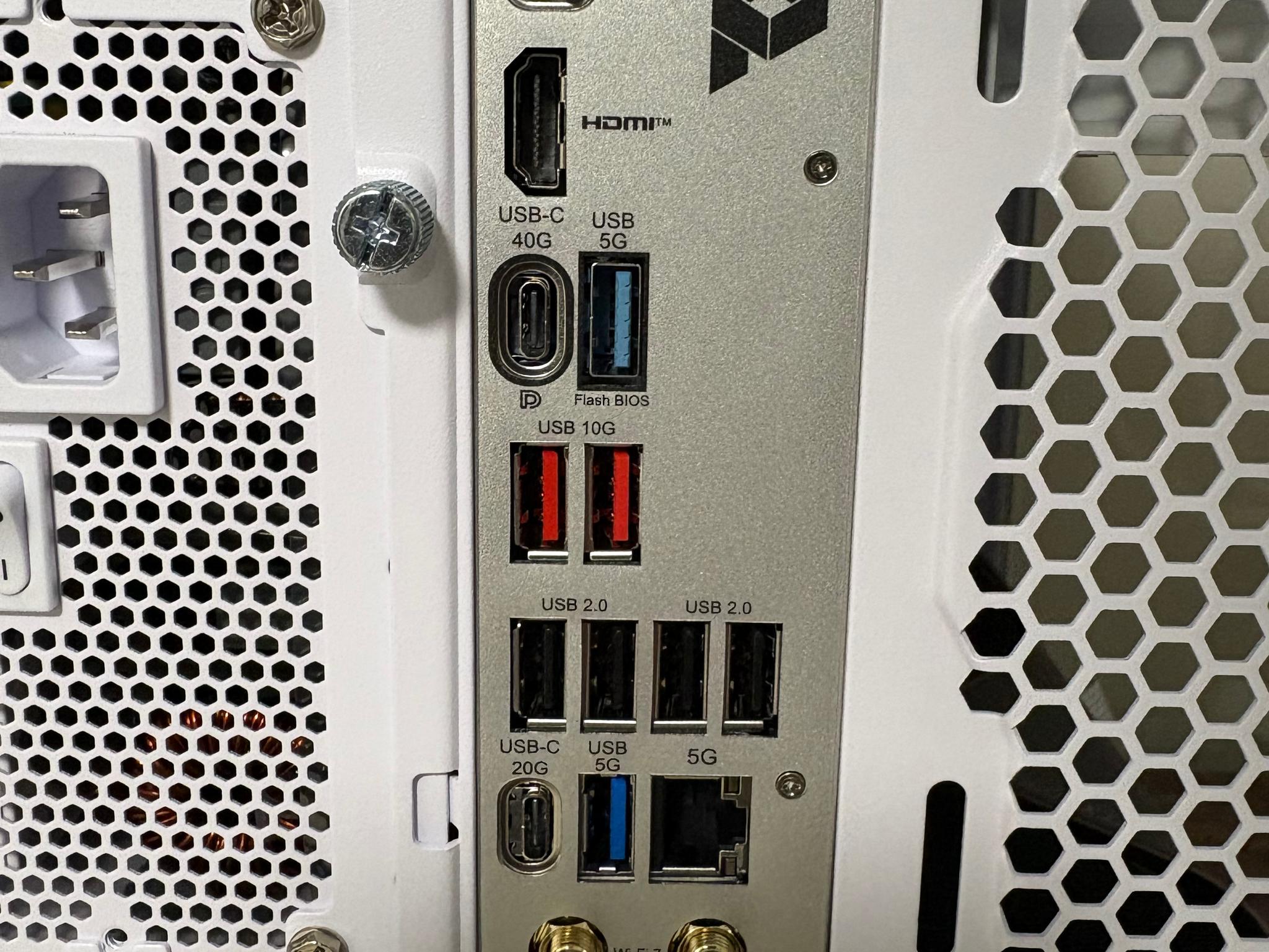 RTX 5080 | Ryzen 7 7800X3D | 64GB DDR5 | 2TB NVMe | 850W Gold | Lian Li O11 Dynamic Mini (White)