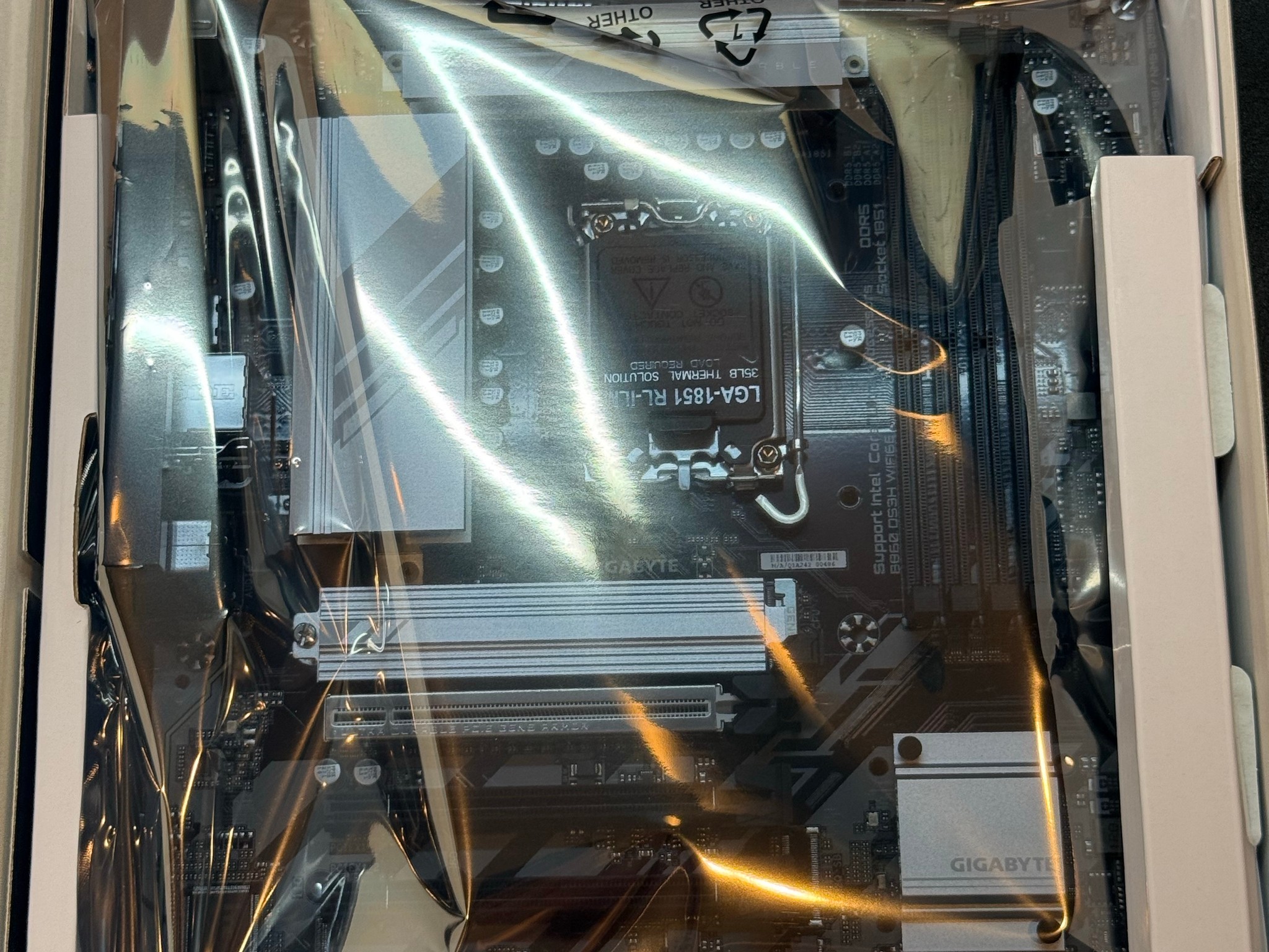 (NEW Bundle) Intel Core Ultra 250K PLUS | GIGABYTE B860 DS3H WIFI6E Motherboard