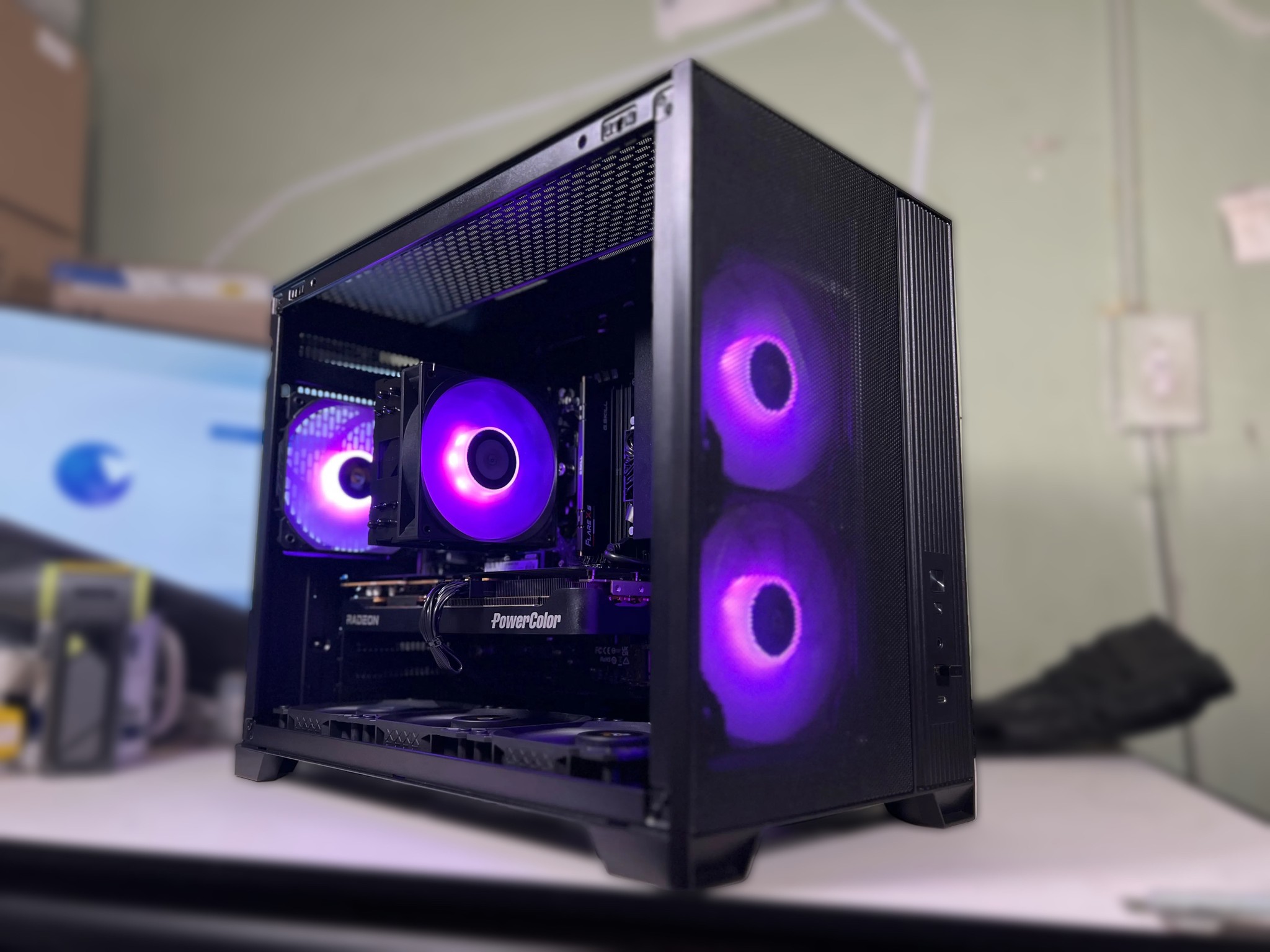 FLUX M | R5 7500X3D + RX 9070 XT | 16GB DDR5 | 1TB NVMe