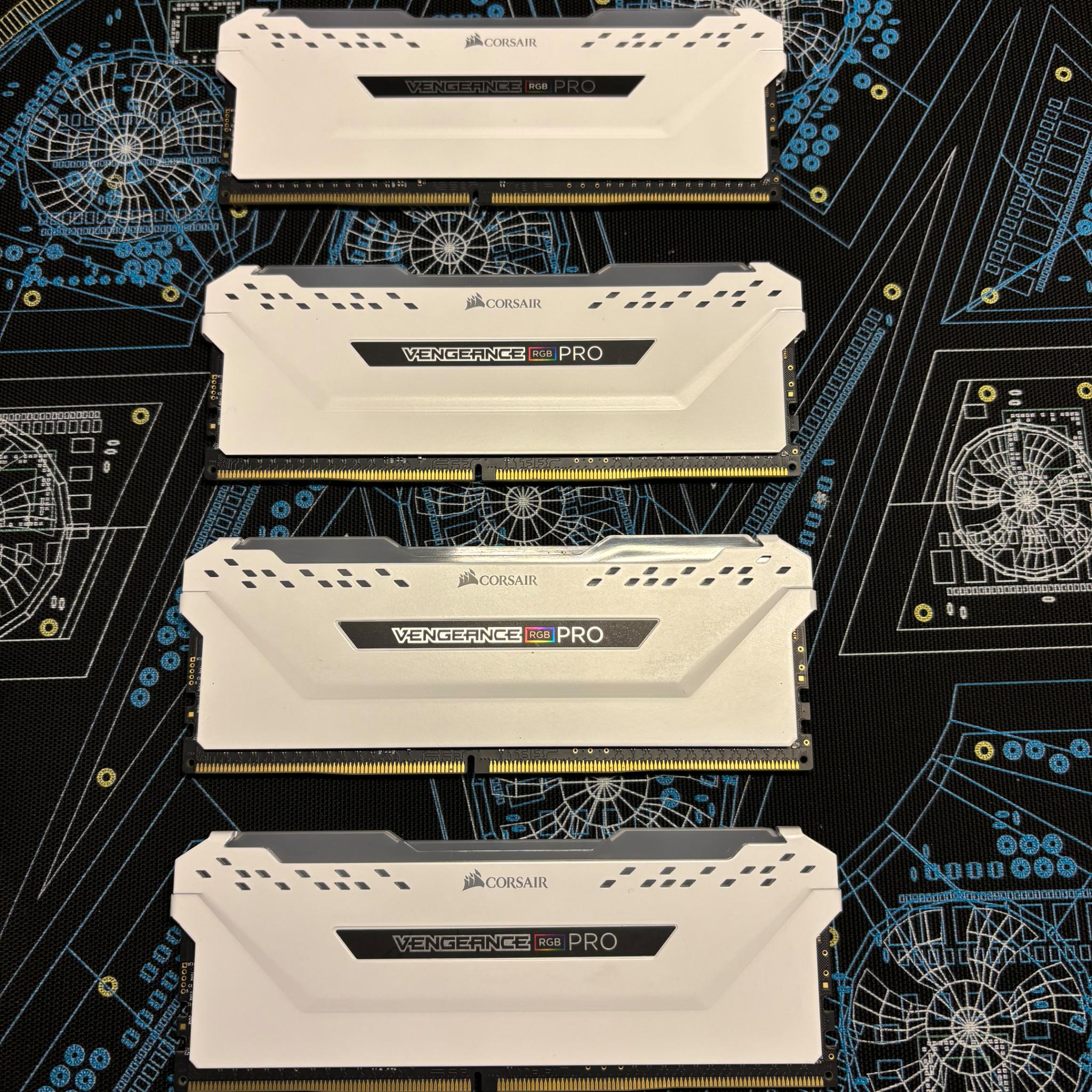CORSAIR VENGEANCE PRO RGB 32GB 3600MHz CL18 (WHITE)