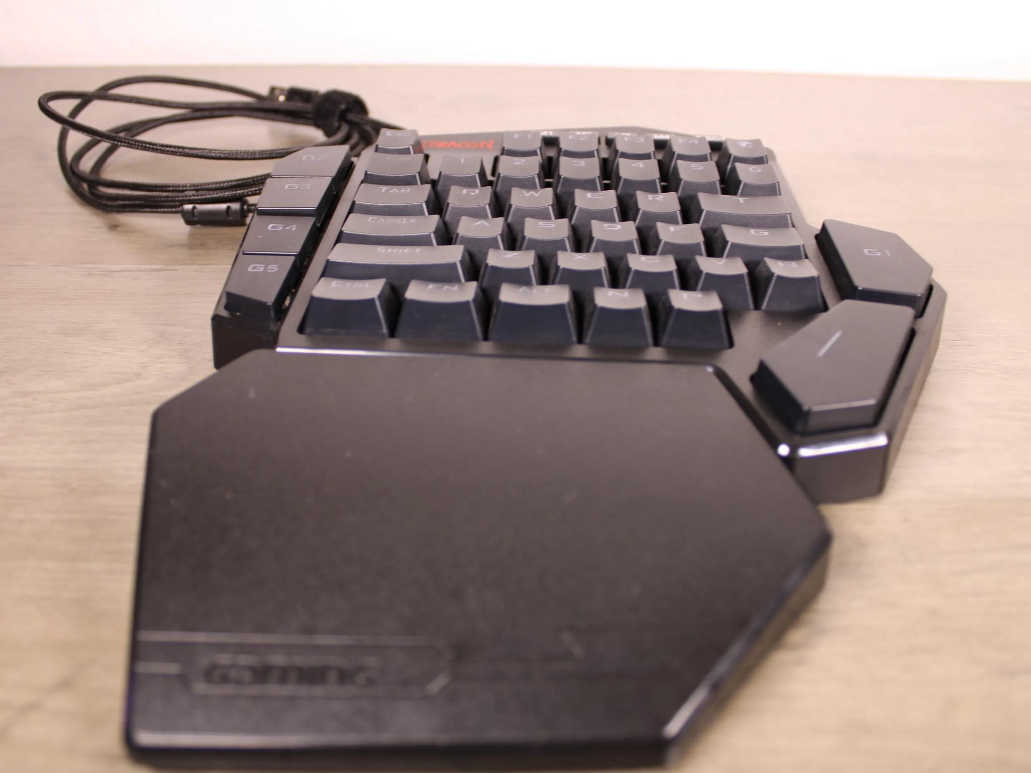 One-Handed Mechanical Keyboard | RGB | 7 Onboard Macro Keys | Wrist Rest | Redragon K585