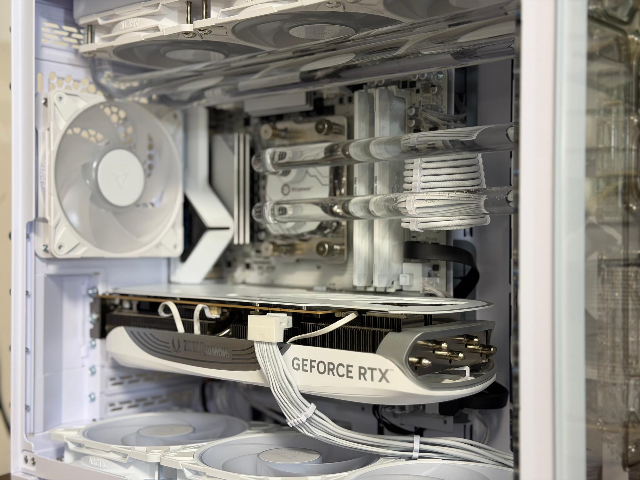 RTX 4080 | Ryzen 7 7800X3D | 32GB DDR5 | B850M | 2TB Gen4 SSD | 850W SFX Custom Loop