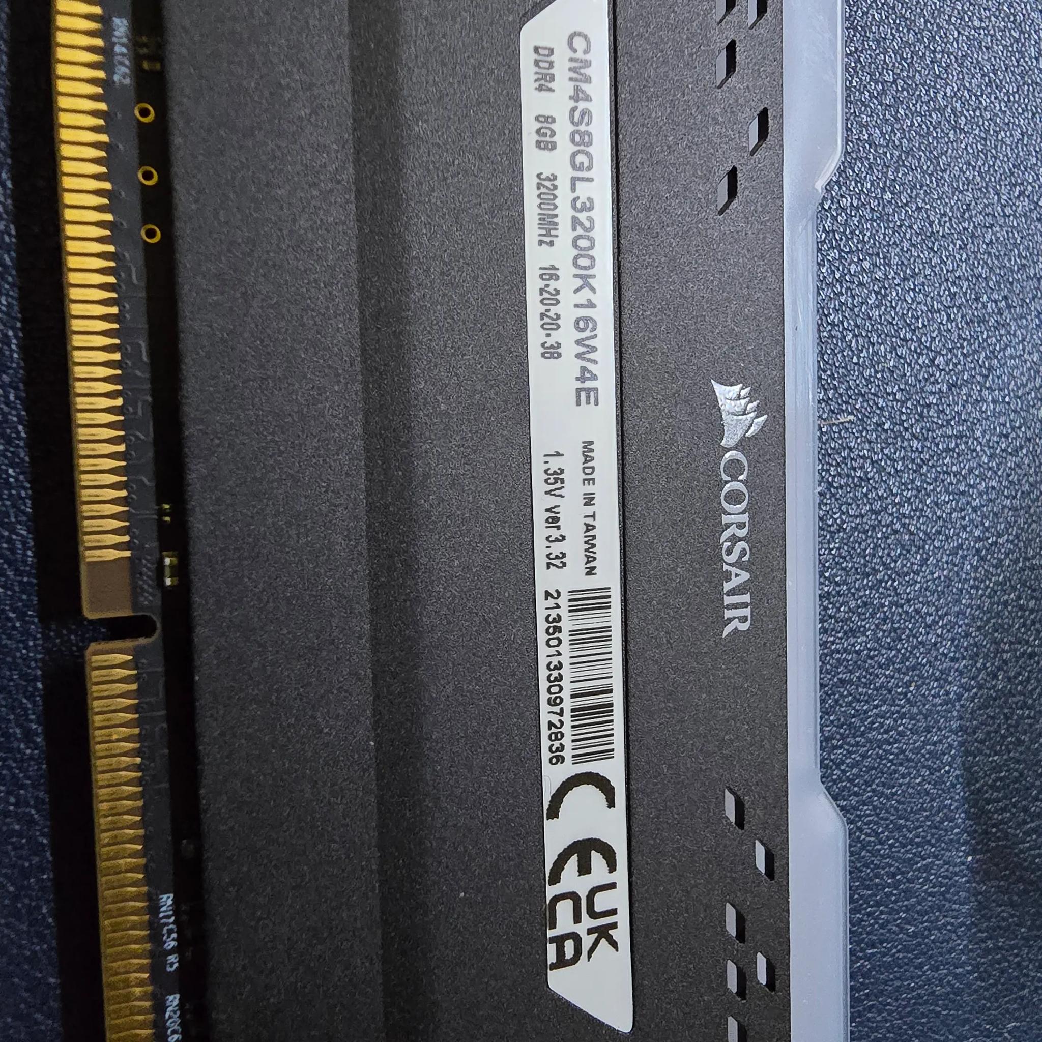 Corsair Vengeance RGB Pro DDR4 RAM 3200K - 4 x 8GB sticks