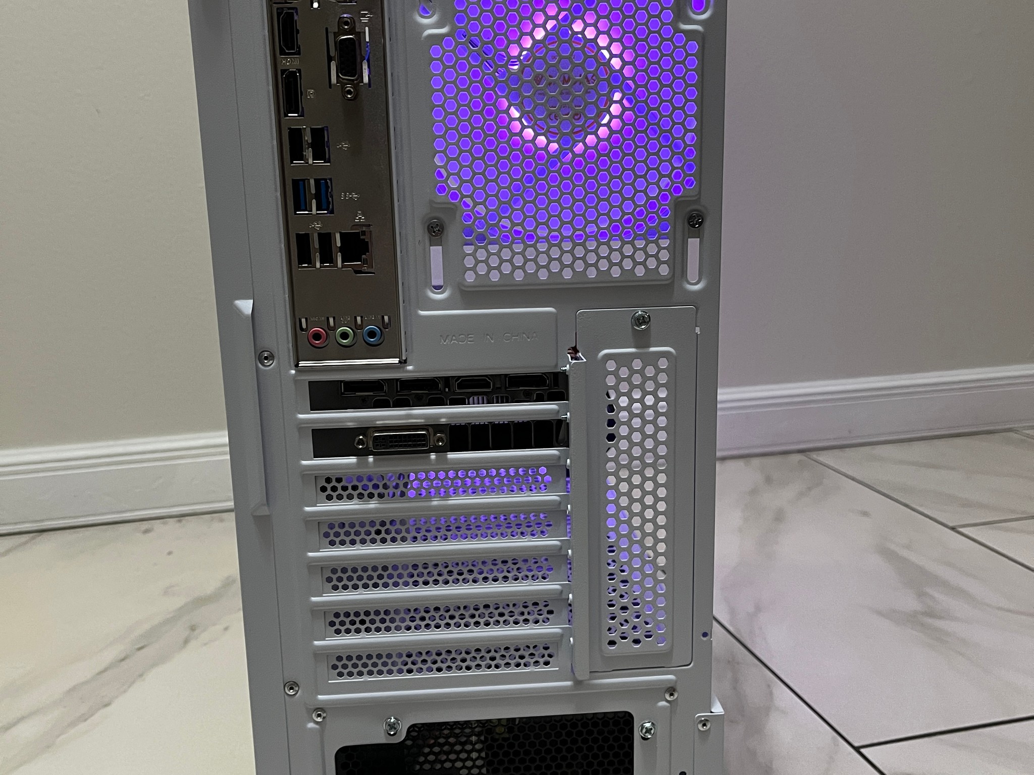 NVIDIA GTX 980, Intel Core i3-10100, 16GB RAM, 1TB Storage, Gaming PC w/ Wi-Fi & BT