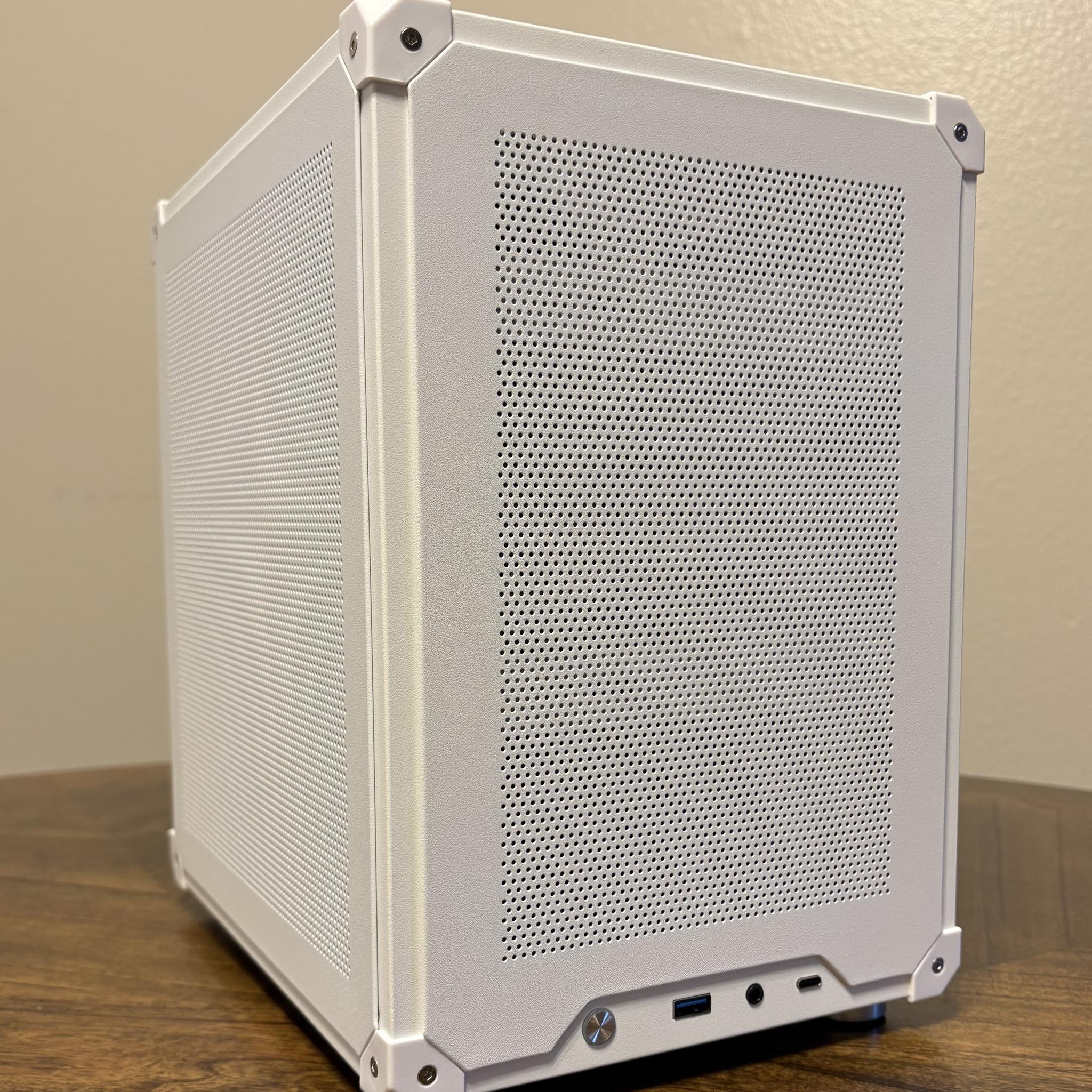 Minimalist White PC - Ryzen 3500 | RTX 3050 | 16GB RAM | 1TB NVMe SSD | WIFI 6E + BT 5.3 | Win11