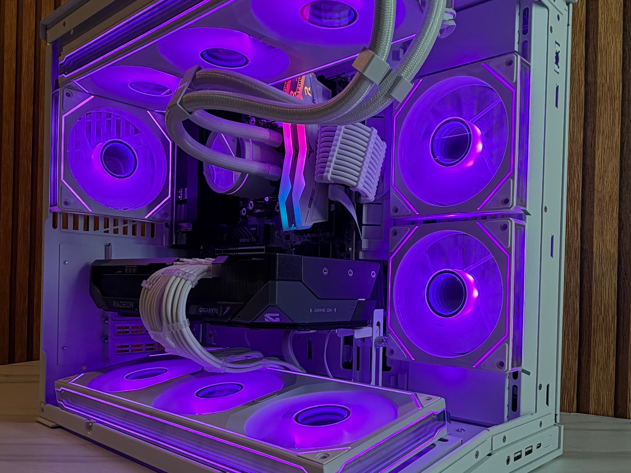 9070 XT 16GB | RYZEN 7 9800X3D | 16GB DDR5 | 1TB NVME | 360MM AIO | 850W