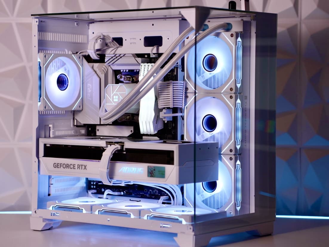 RTX 5090 | Ryzen 7 9800X3D Gaming PC