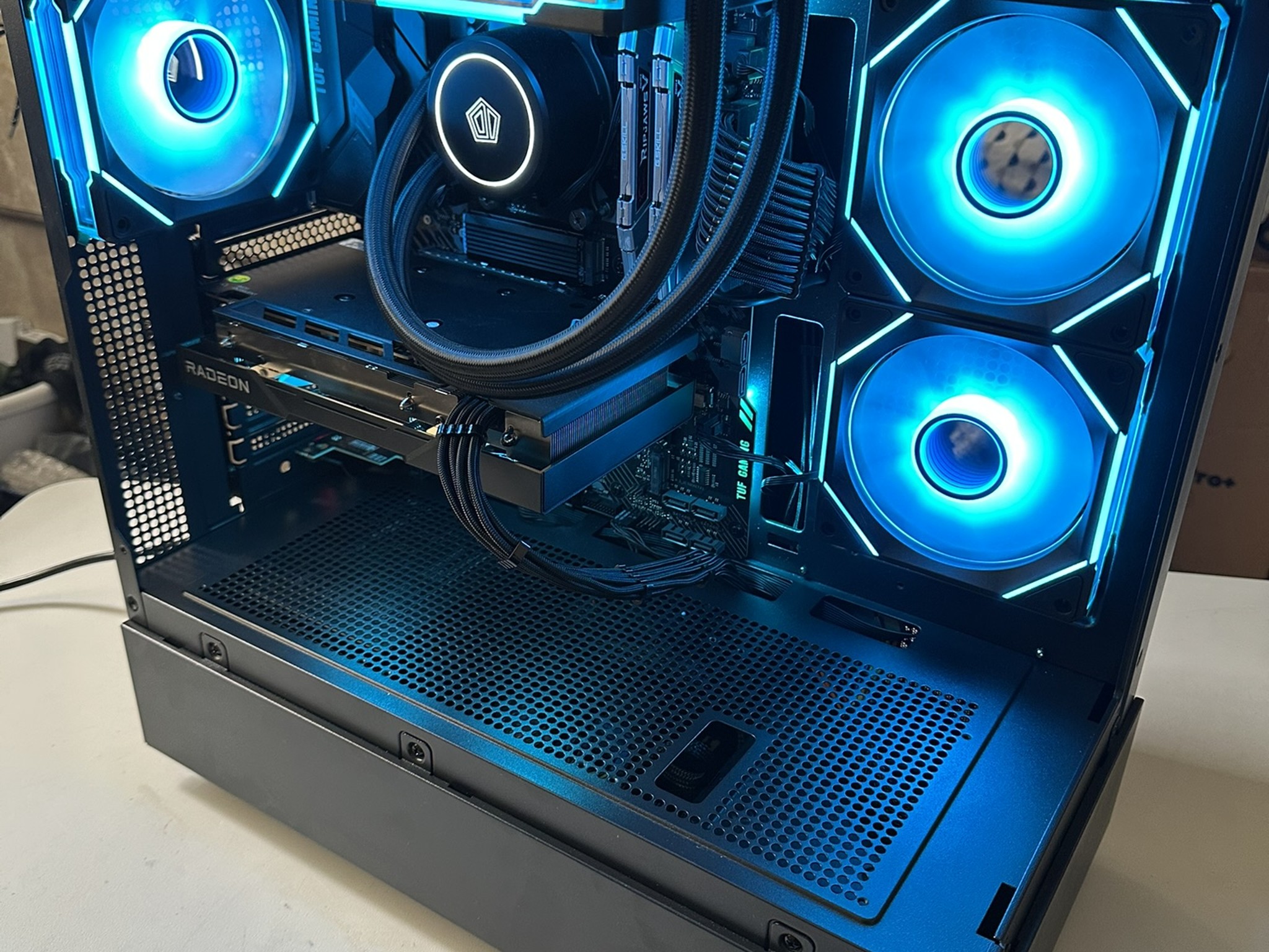 Gaming PC - Ryzen 7 2700X / RX 6600 XT / 512GB NVME / 16GB RAM
