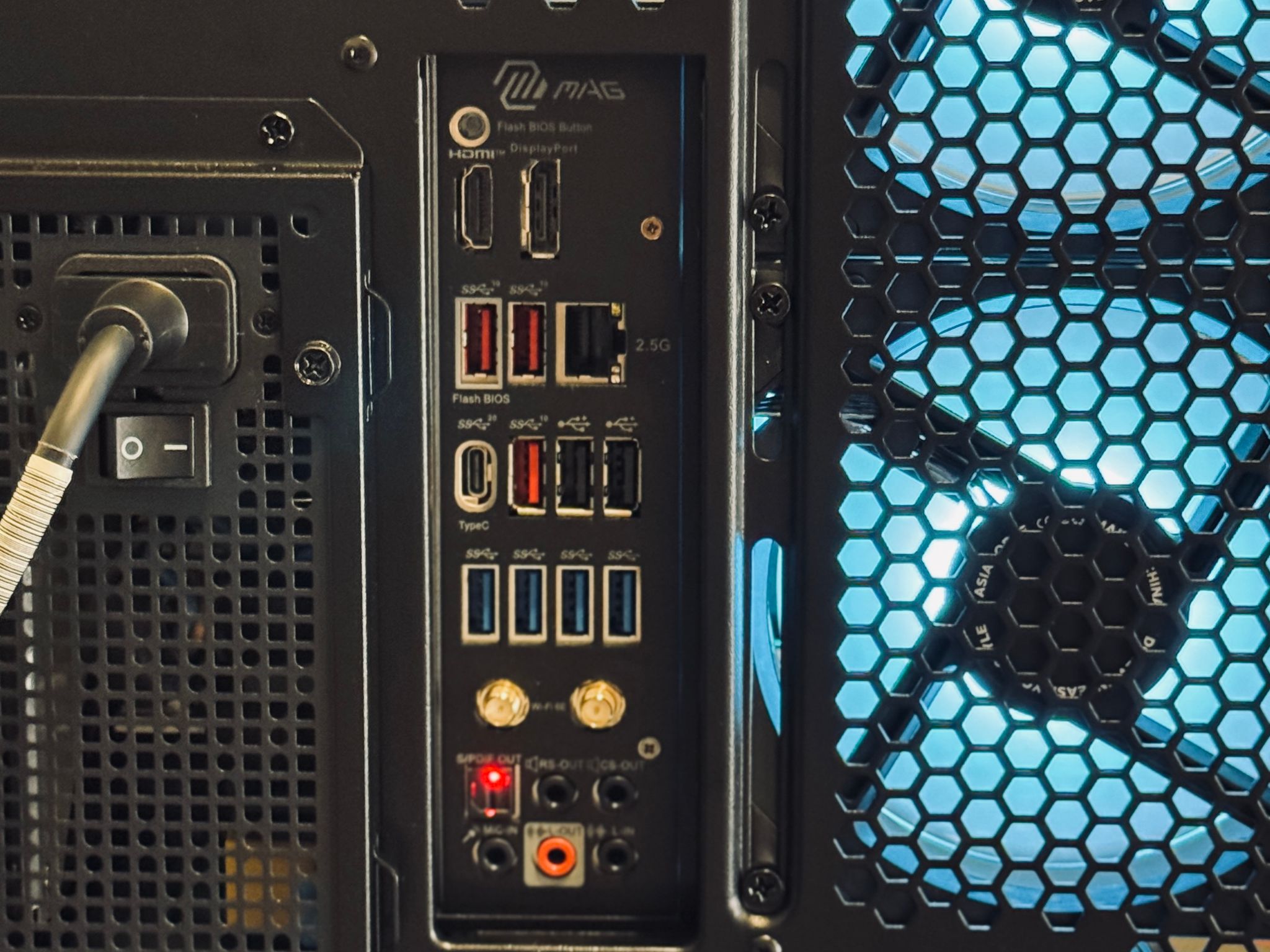 ⭐️ Ryzen 7 9800X3D + RTX 5070 ⭐️ Dual LCD • Liquid-Cooled Gaming PC • 32GB / 2TB
