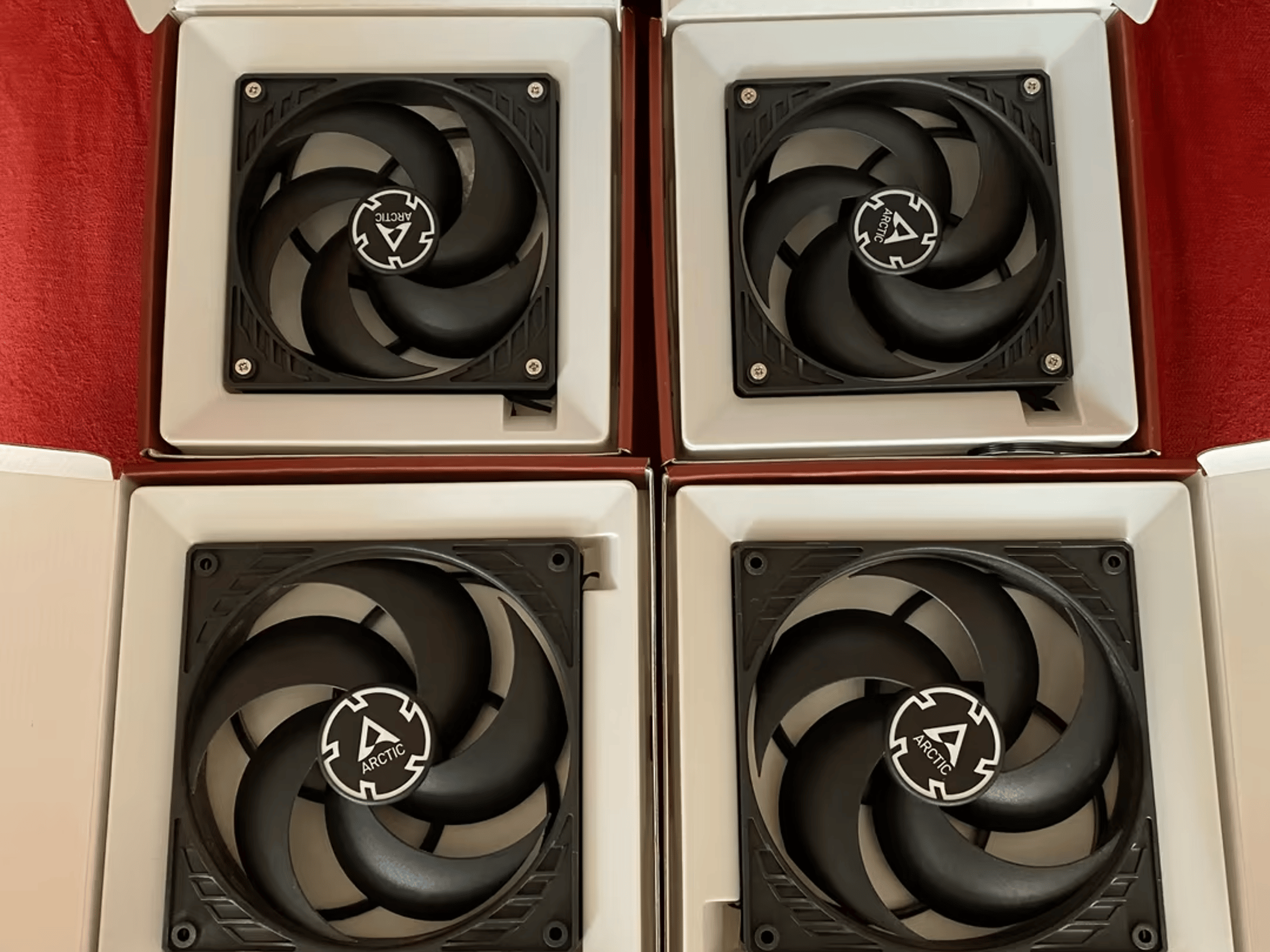 2x 120mm + 2x 140mm Arctic PWM Fans