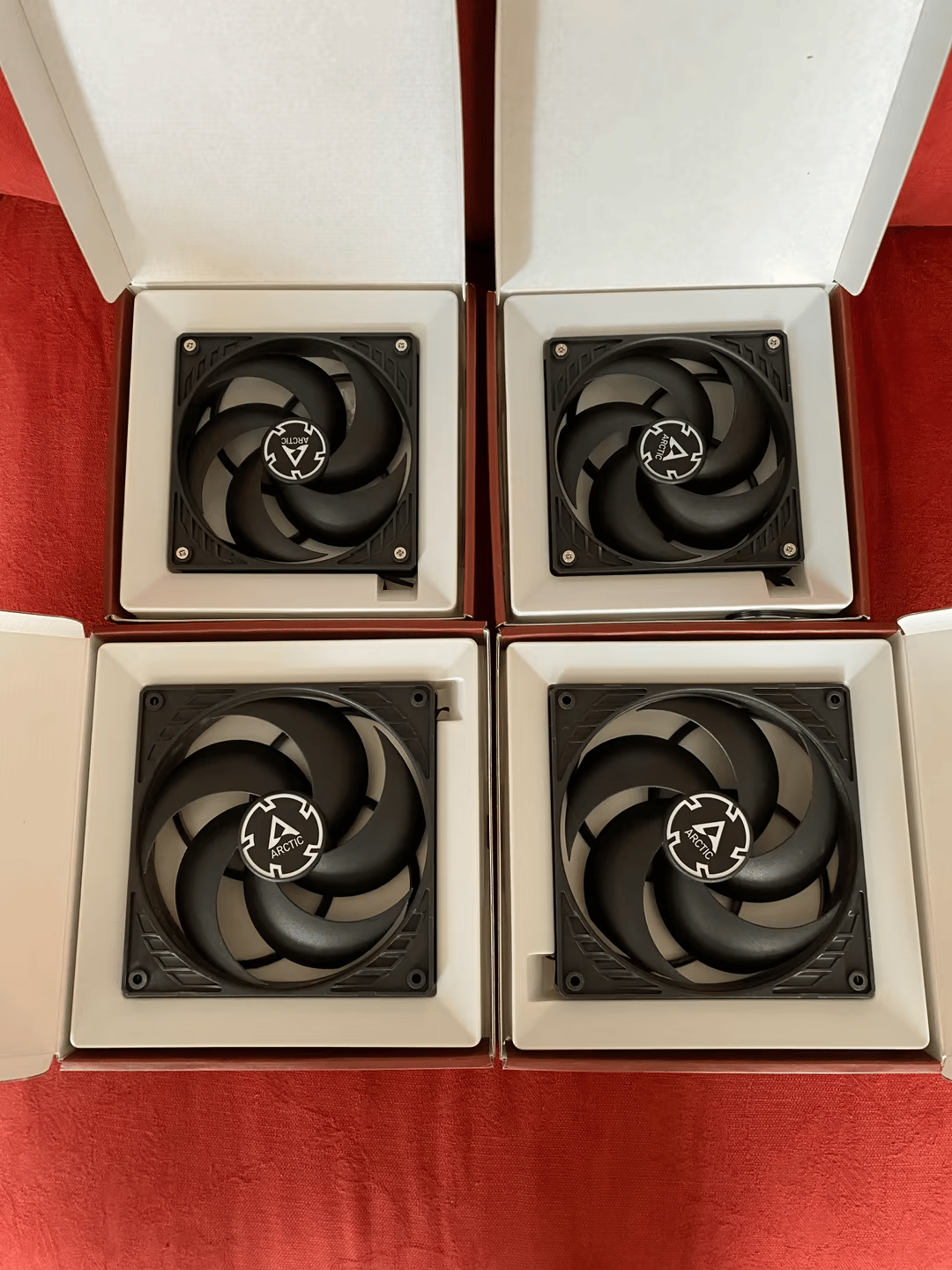 2x 120mm + 2x 140mm Arctic PWM Fans