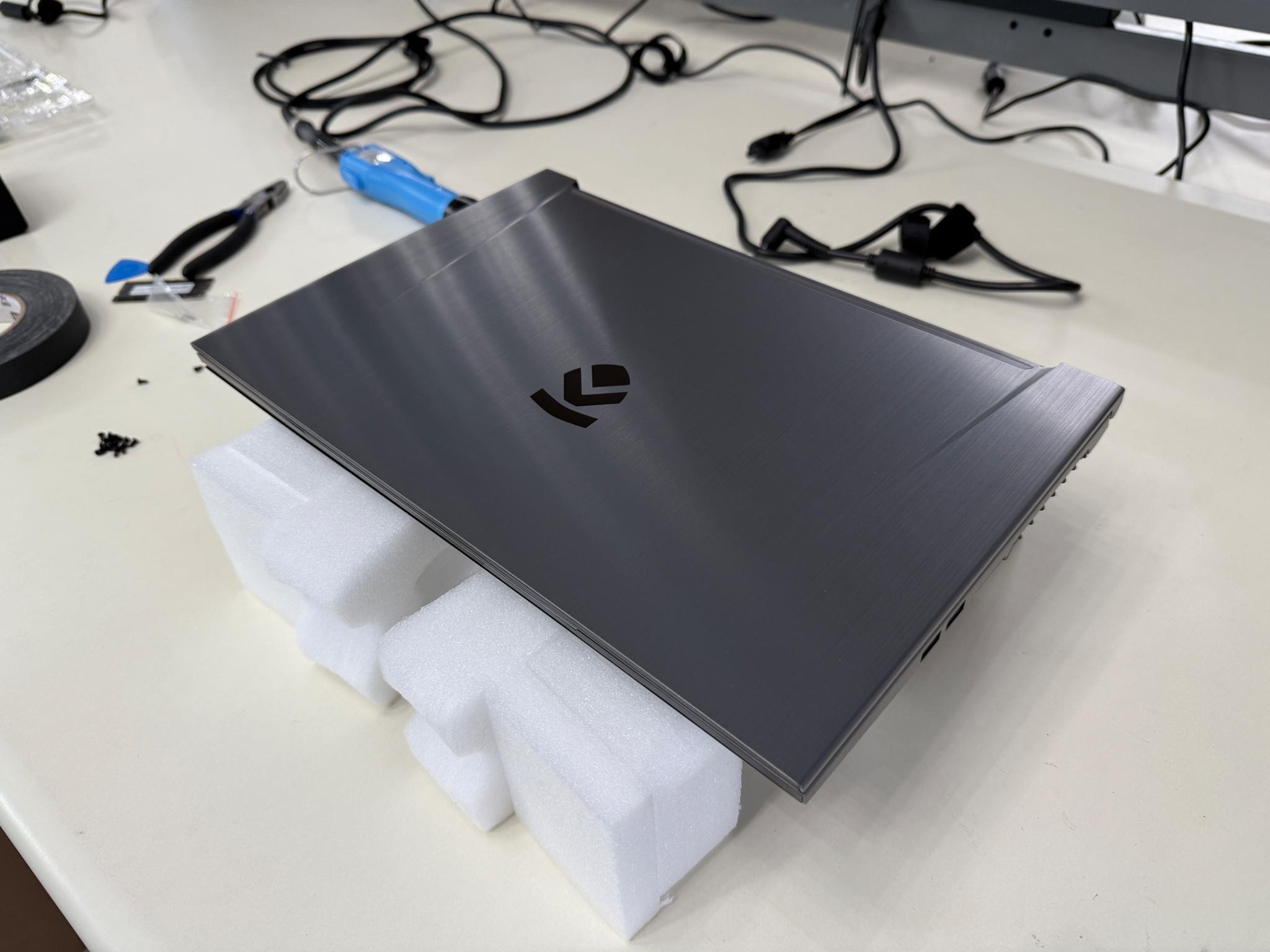 Eluktronics Mech-15 G2, Intel i7-9750H, GTX 1660Ti, 8GB Ram, 512GB SSD