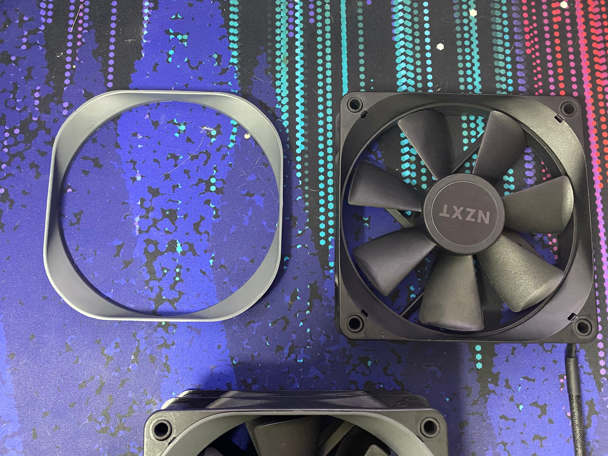 3x NZXT Aer P 120mm FDB 4pin PWM Black fans with removable accent plastic.