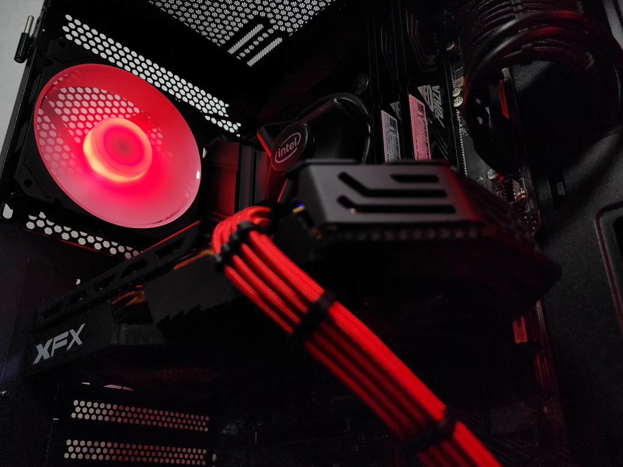 ❤️🖤❤️ RX 580 8GB // Core i3 10100F // 16GB 3600MHz // 500GB NVMe Gen4