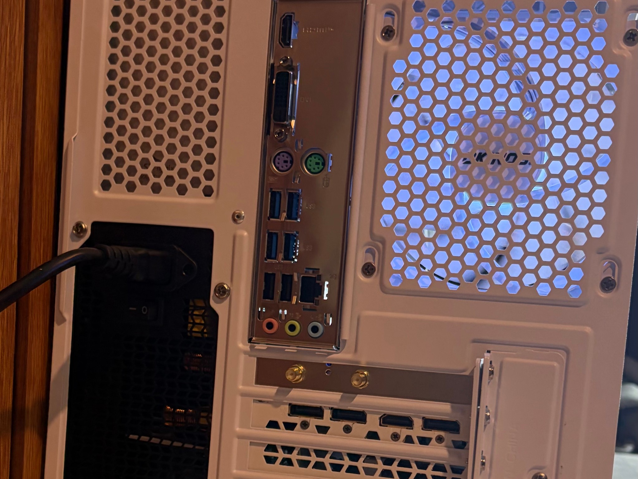 RTX 2070 SUPER | Ryzen 5 5500 | 16 GB DDR4 | 500GB SSD | 240MM