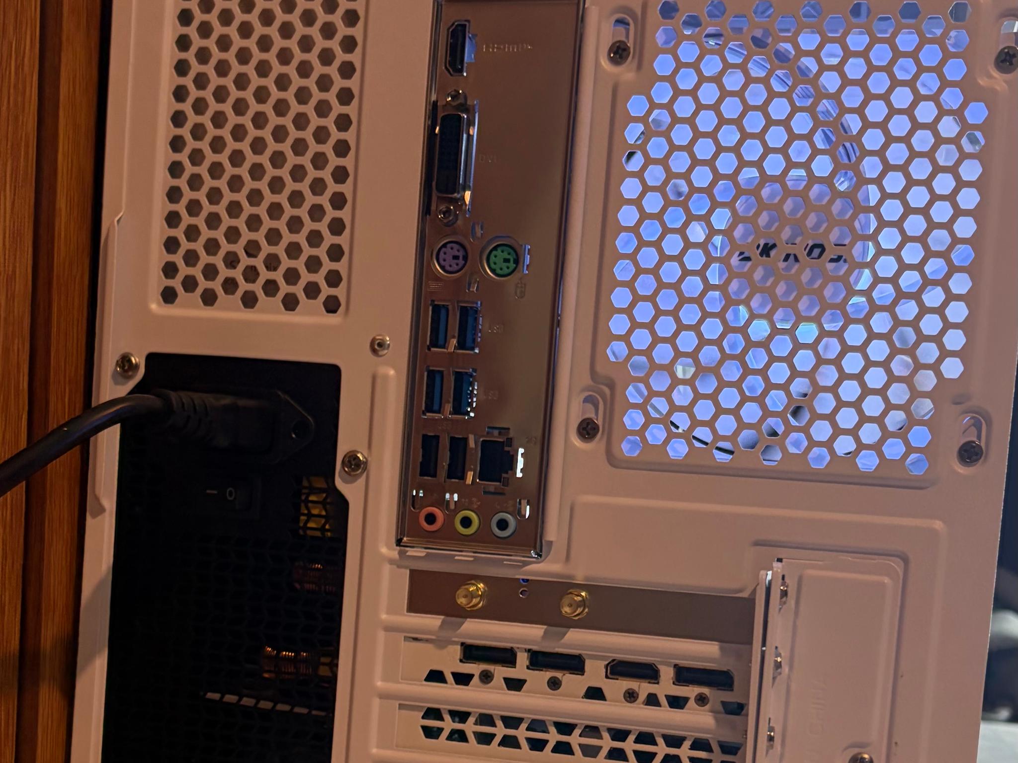 RTX 2070 SUPER | Ryzen 5 5500 | 16 GB DDR4 | 500GB SSD | 240MM