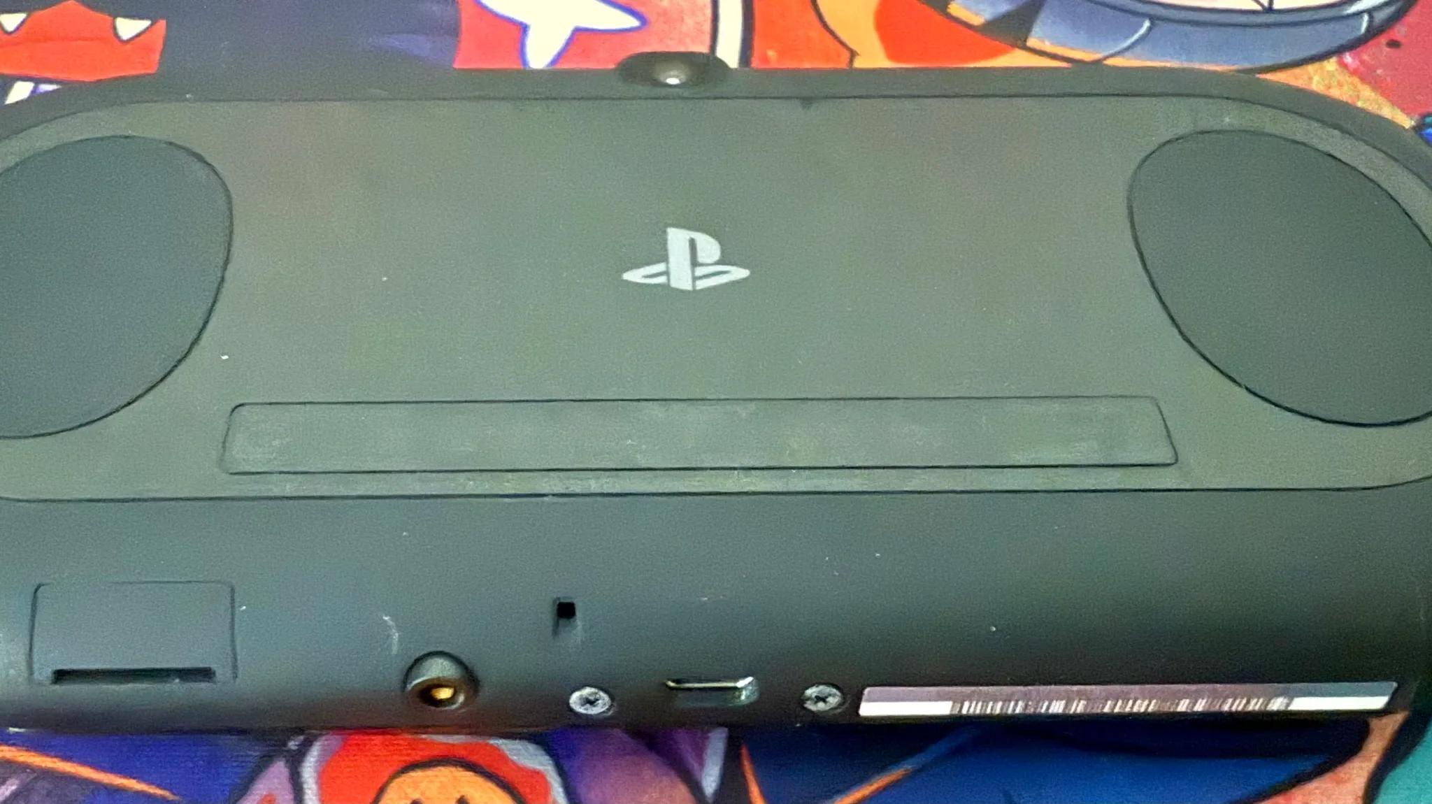Near Mint | PSVita Console + 5 PSVita Games | PCH-2000