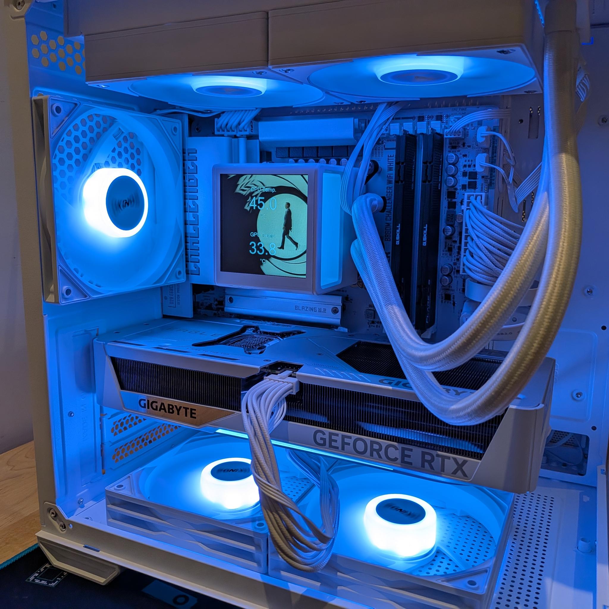 1440p First Light - RTX 5070, Core Ultra 5 250K Plus, 32 GB DDR5 RAM, 2 TB Gen 4, Liquid Cooled, RGB