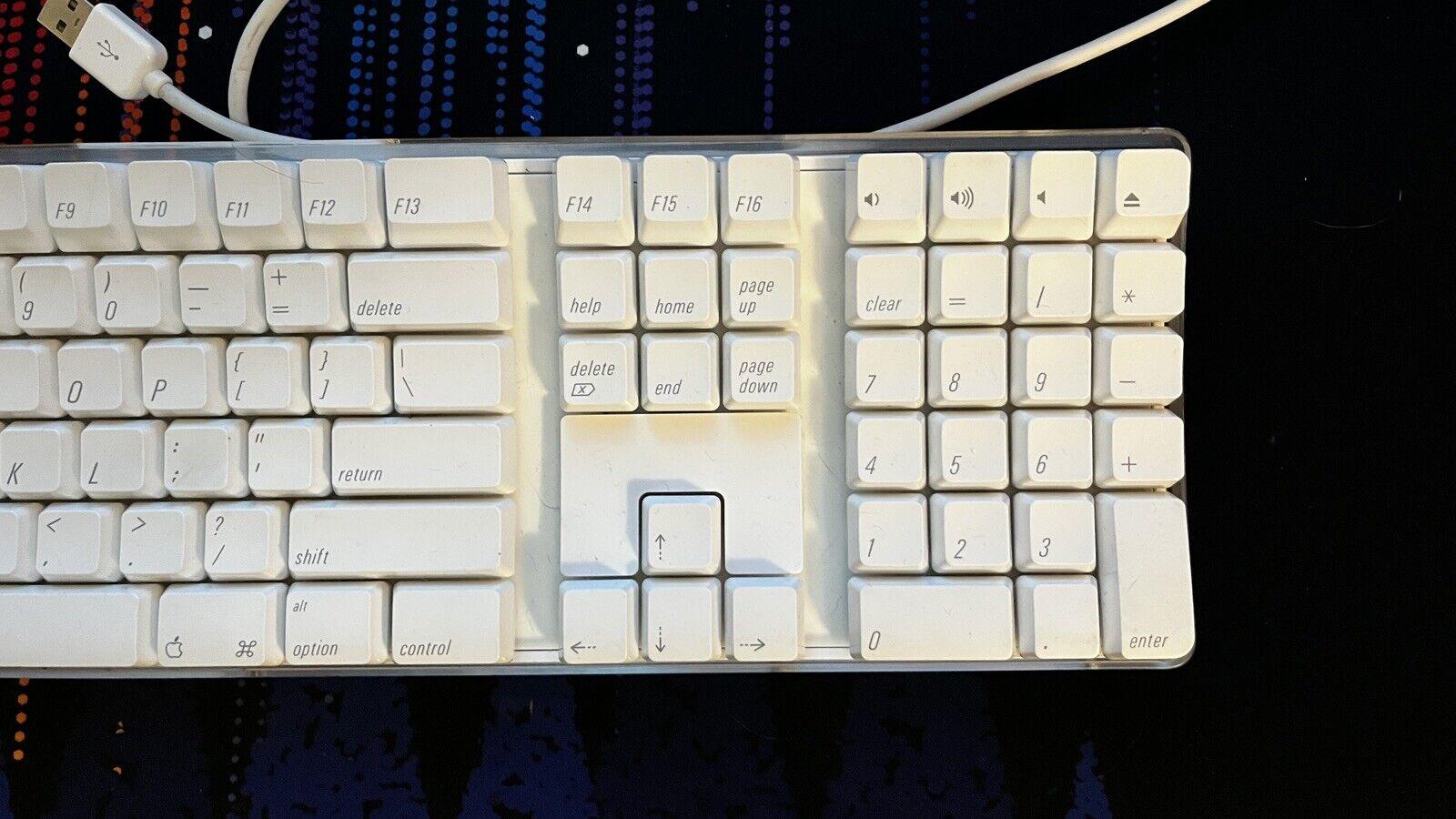 Apple OEM Wired Dual USB Keyboard Model A1048 White 2003 Tested and Working