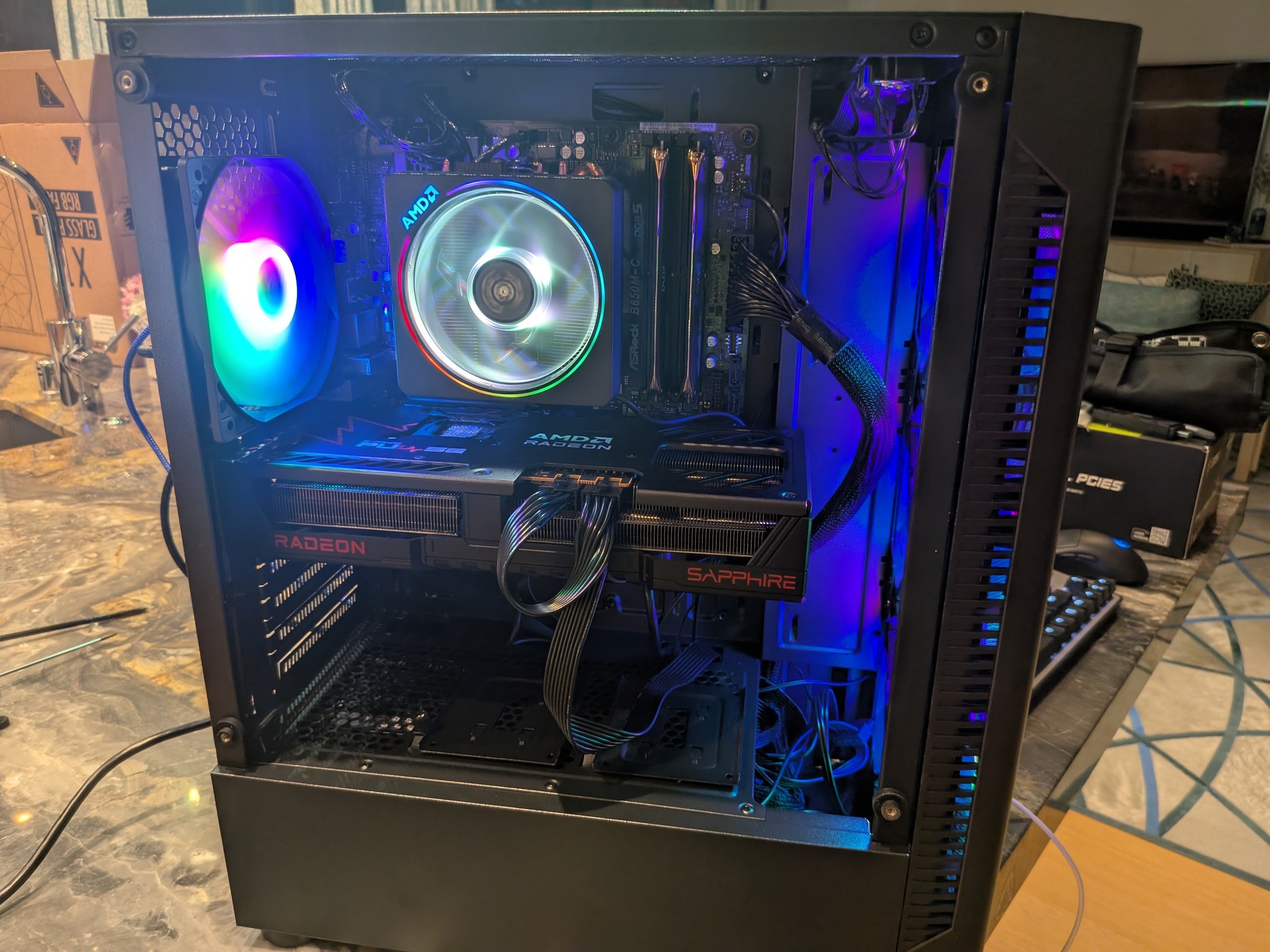 1440p Lightshow - RX 9070, Ryzen 5 7600, 32 GB DDR5, 2 TB Gen 4 NVME, RGB