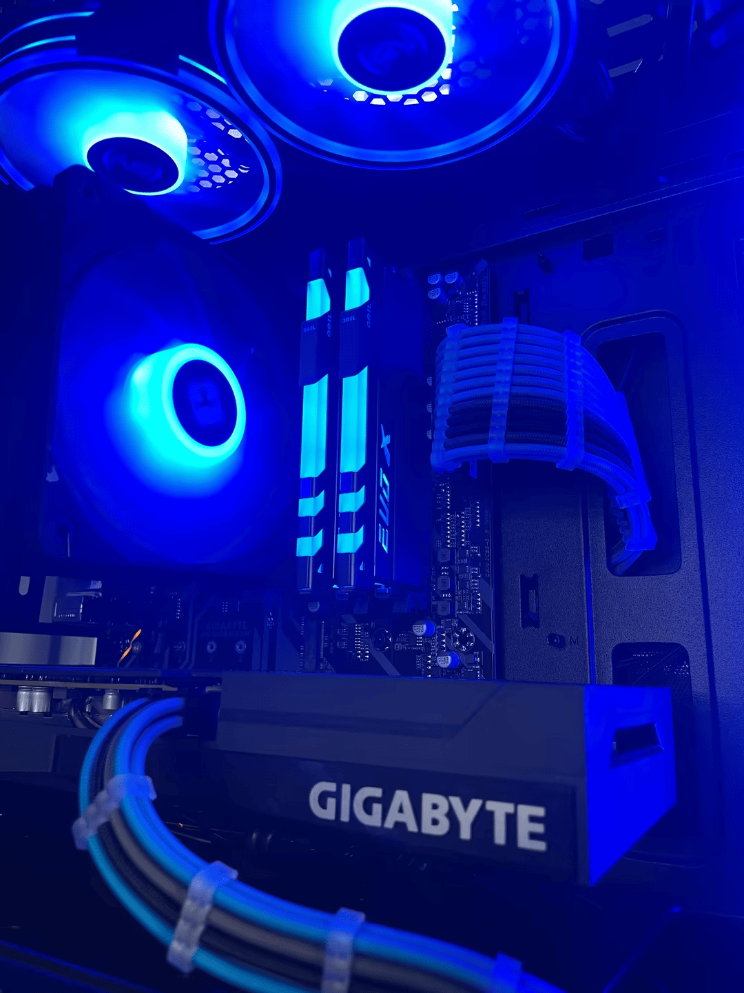 Azur Re:Born/ RTX 2060 6Gb, R5 3600 Gaming and Streaming PC