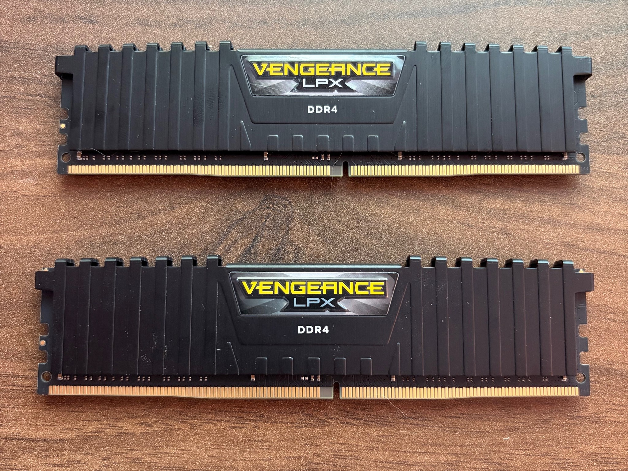 32GB (2 x 16GB) Corsair Vengeance LPX DDR4