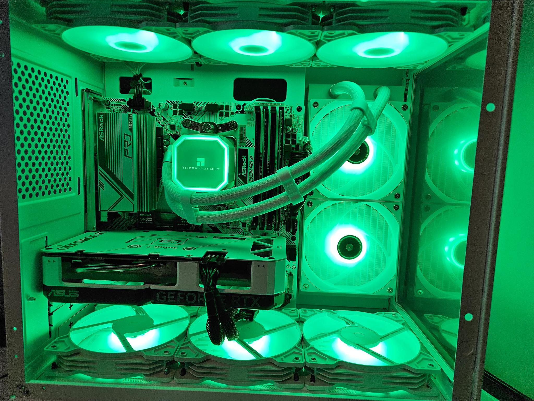 Arctic beast Ryzen 5 5600X / 32GB / 2TB / RTX 4060