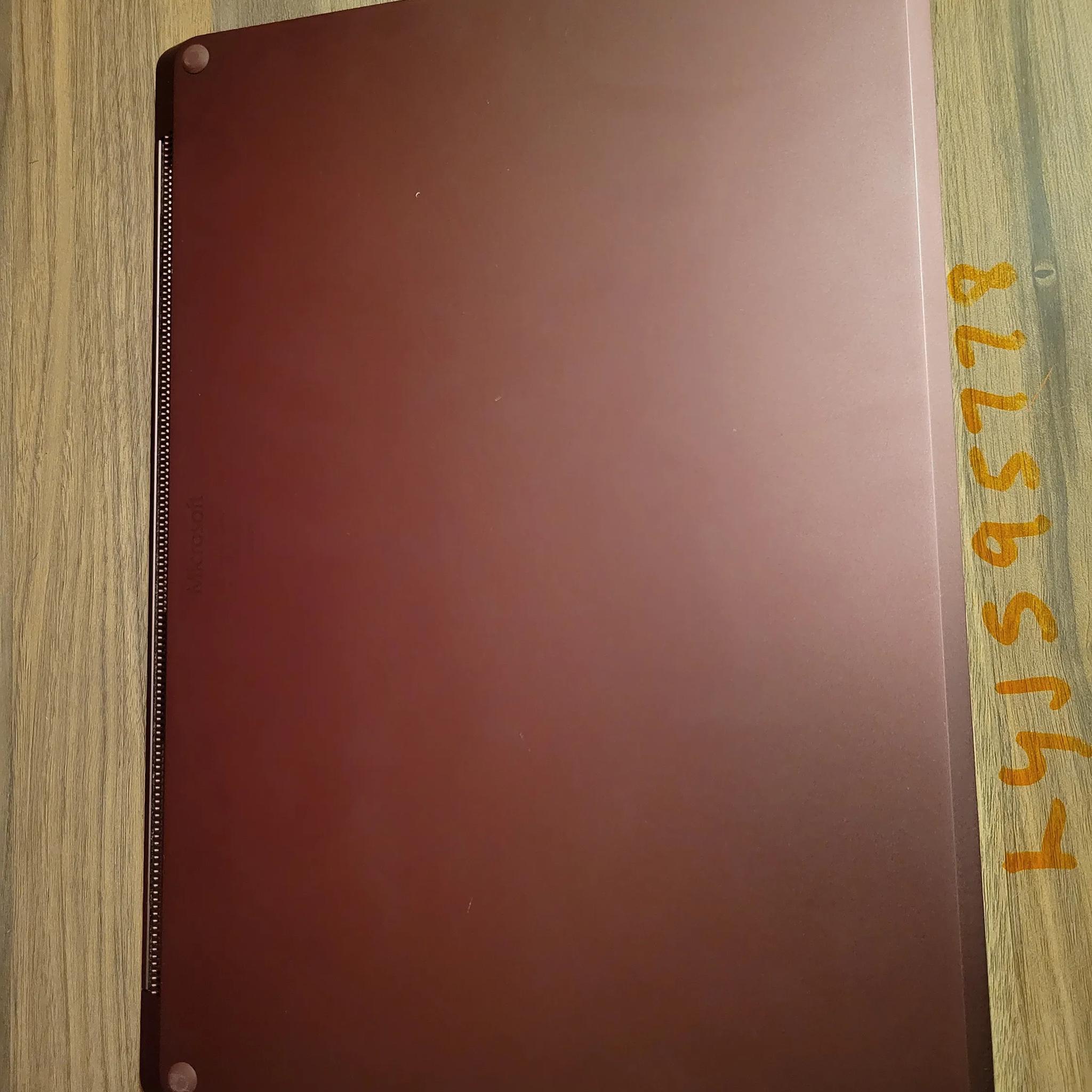 Microsoft Surface Laptop 2 - intel i7 - 256gb ssd - 13.5" 2k Touch Screen