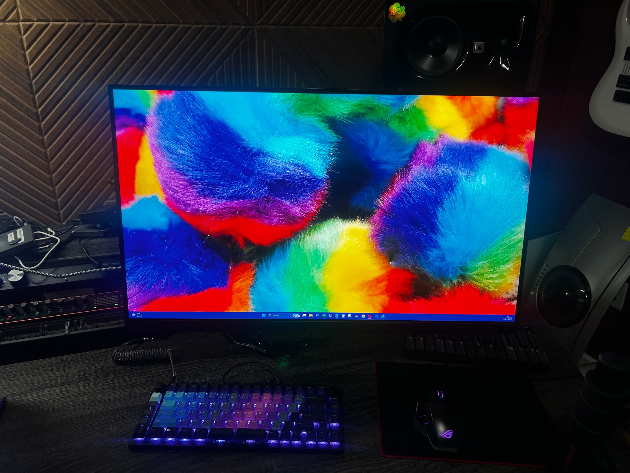 LG-UltraGear 32” (144hz) 4K (3840x2160) Gaming Monitor with NVIDIA® G-SYNC® Compatible