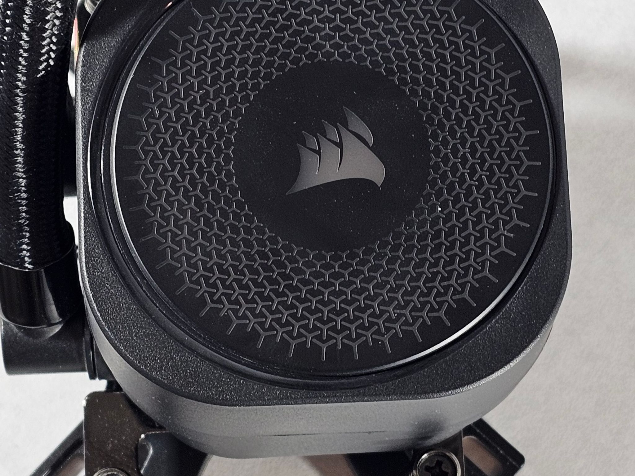 240mm AIO Corsair H100 RGB for AMD AM4