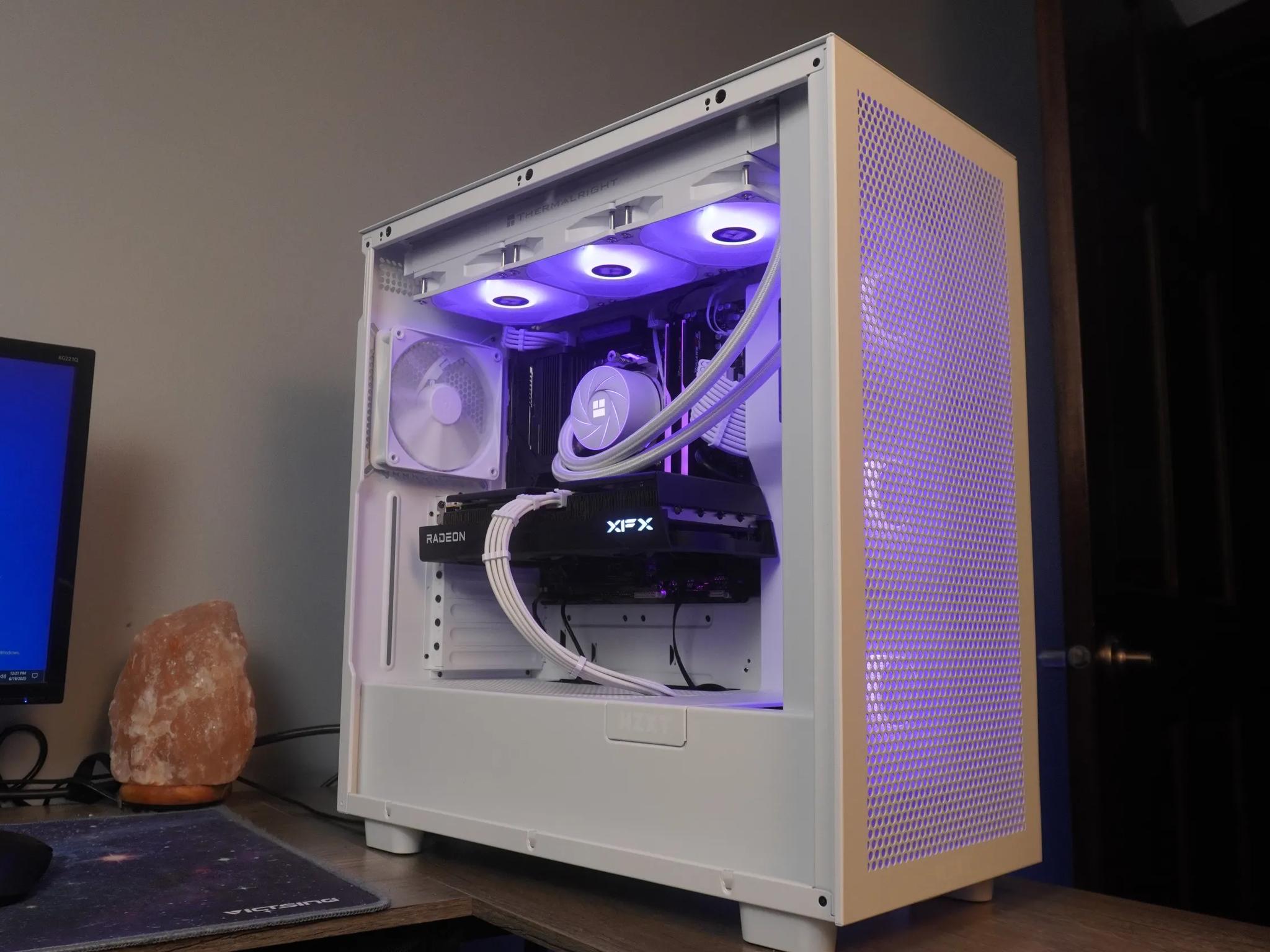 🤍ARCTIC🤍 PRICE TO PERFORMANCE 💪 1440p/1080p MACHINE  🧡RX 9060XT 16GB 🧡 Ryzen 5 9600x | 2TB NVME