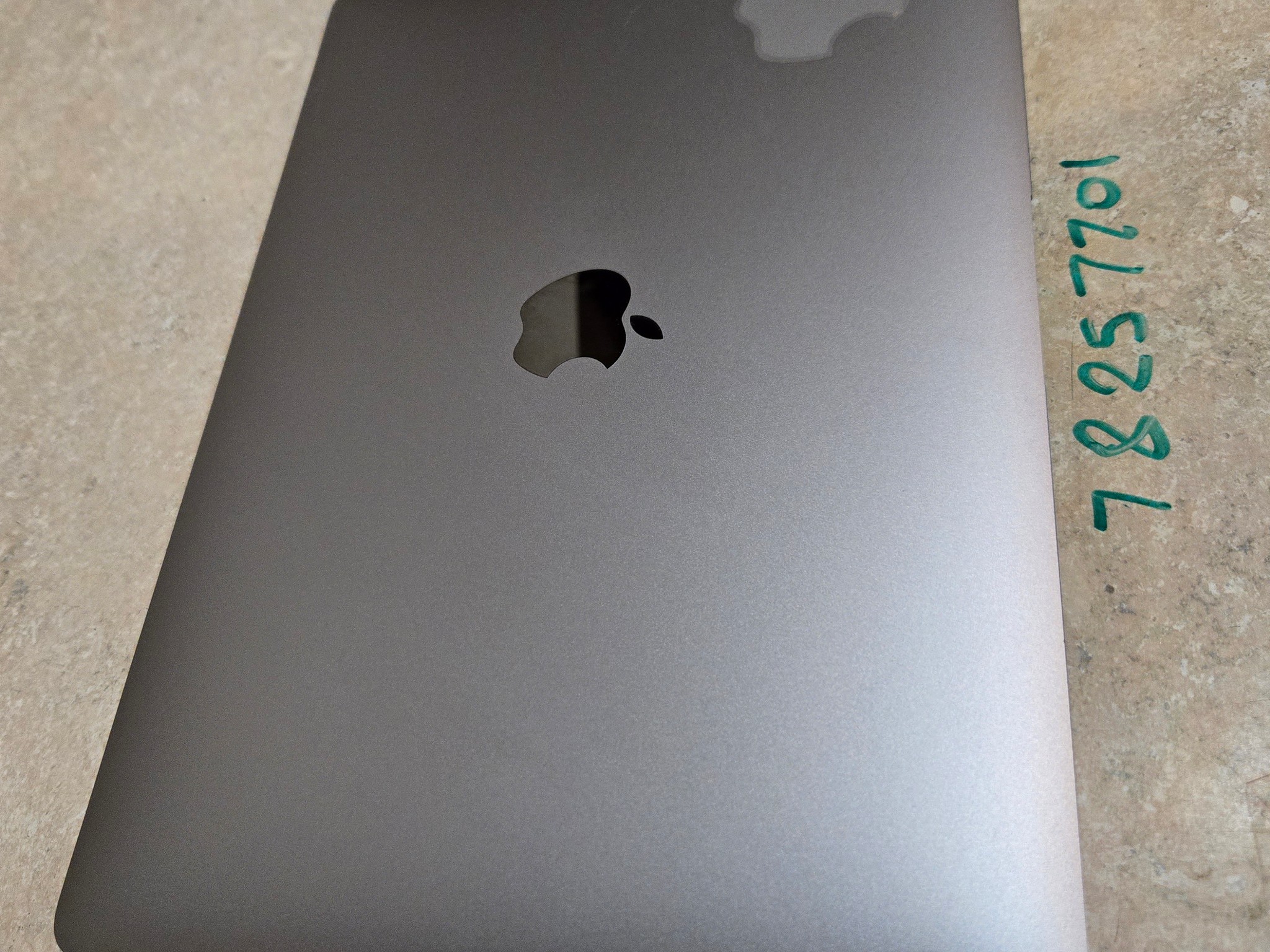 Apple Macbook Air 13 inch Laptop - 2020 - 256GB SSD - intel i5 - Model A2179