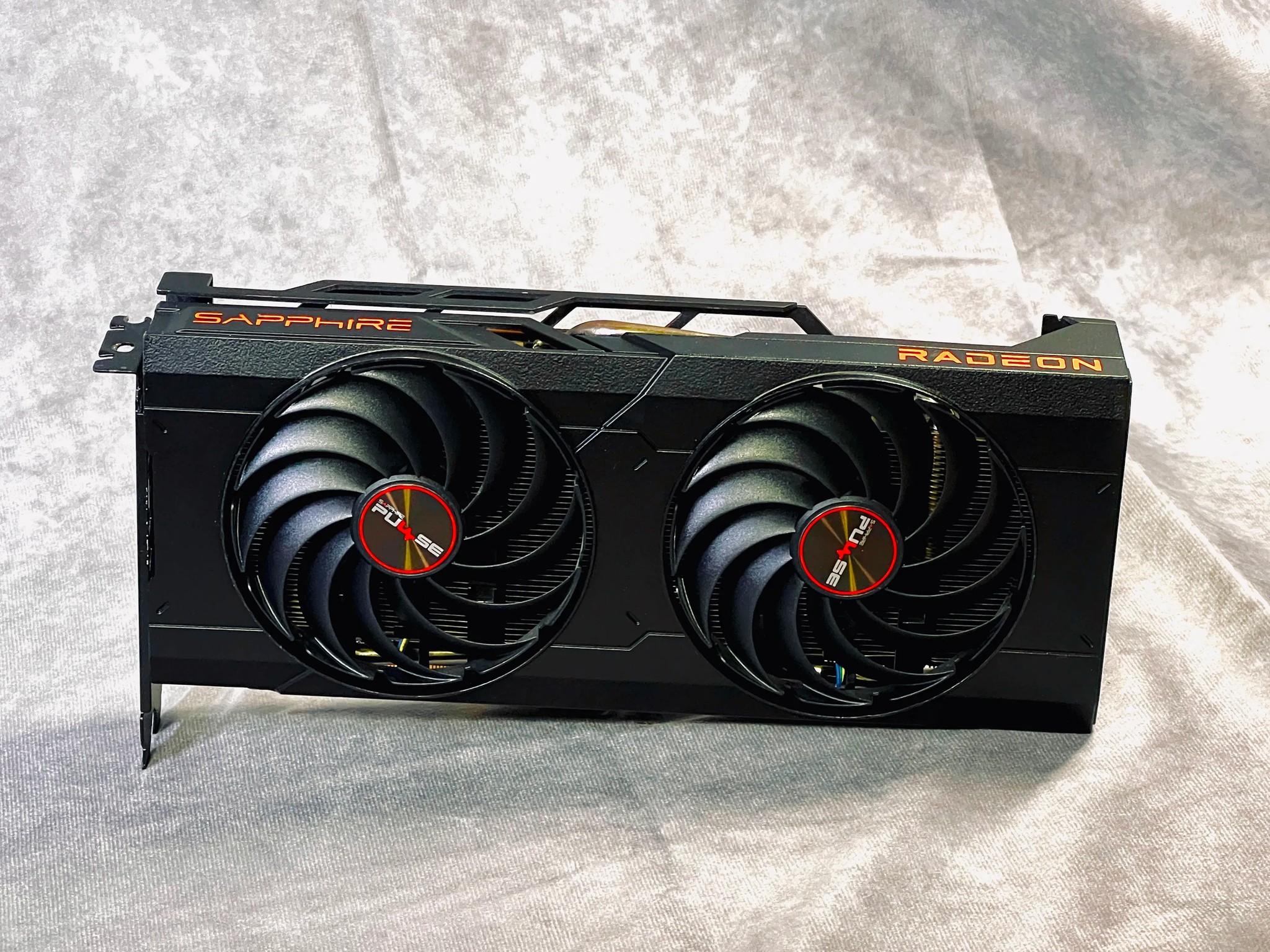 Sapphire Pulse AMD Radeon™ RX 6700 XT w/ custom painted backplate/shroud