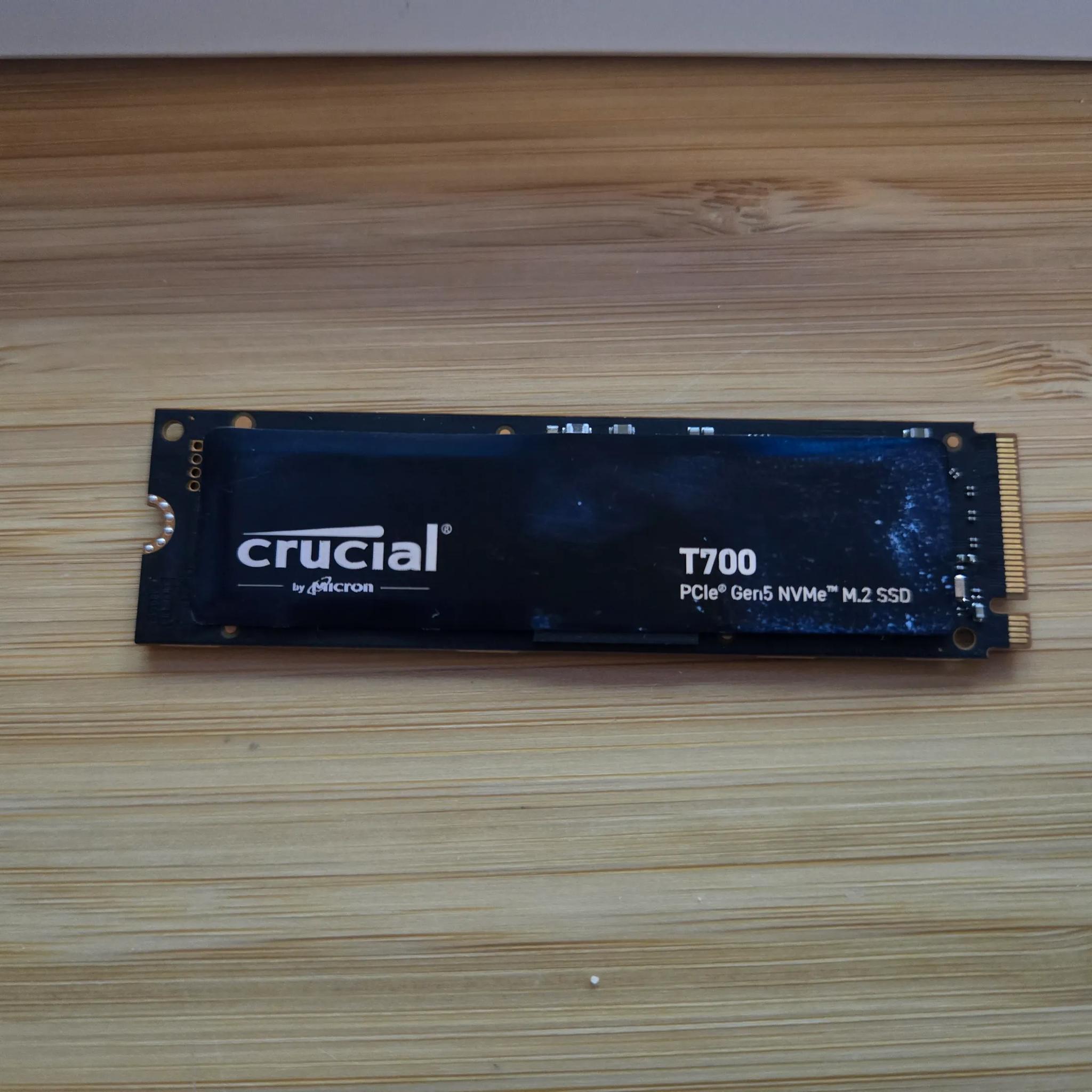 2TB Gen5 NVMe Crucial T700 M.2 SSD - Up to 12,400 MB/s