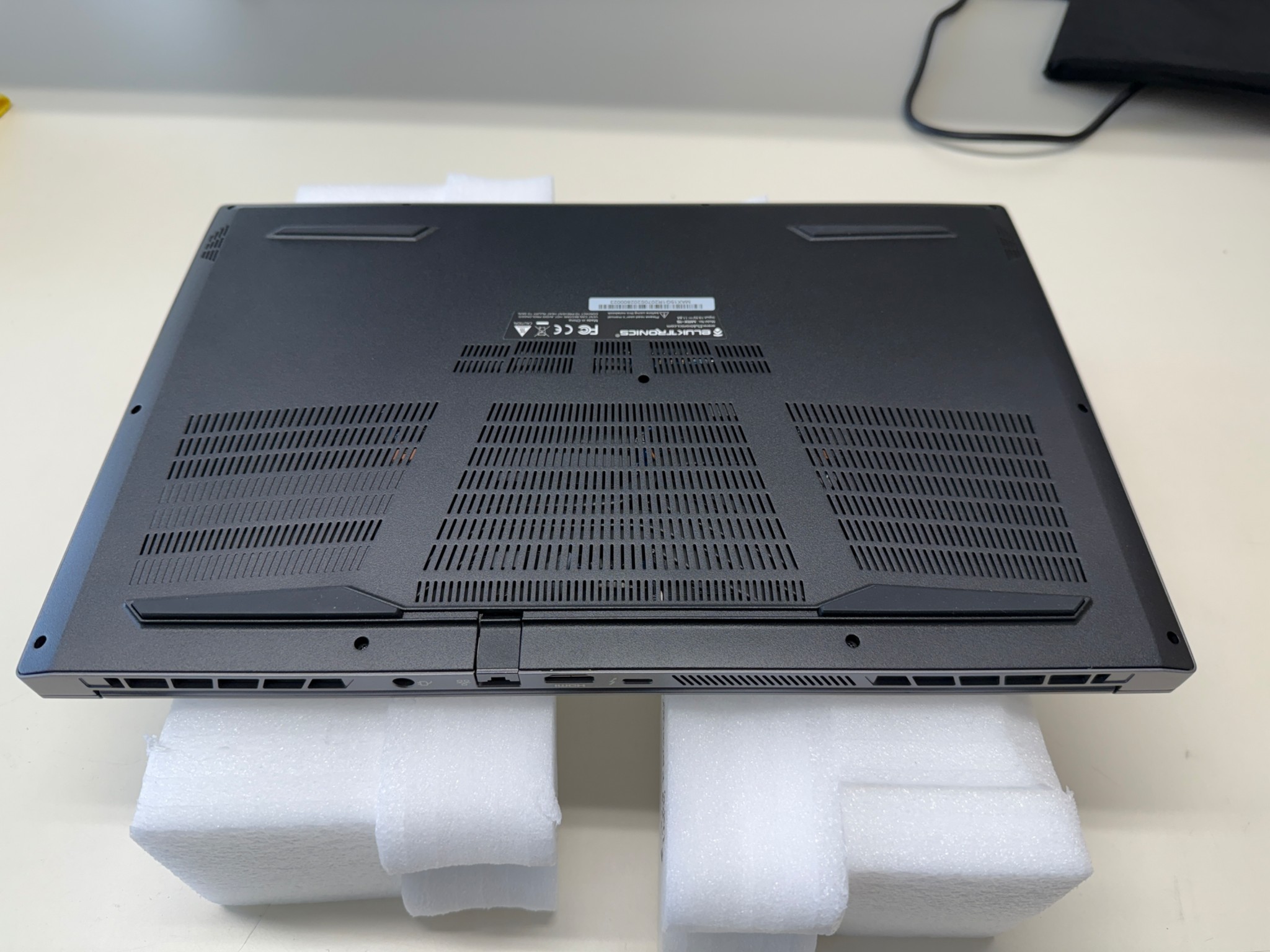 Eluktronics Max-15, i7-10875H, RTX 2070 Super, 32GB RAM, 1TB SSD, 240HZ