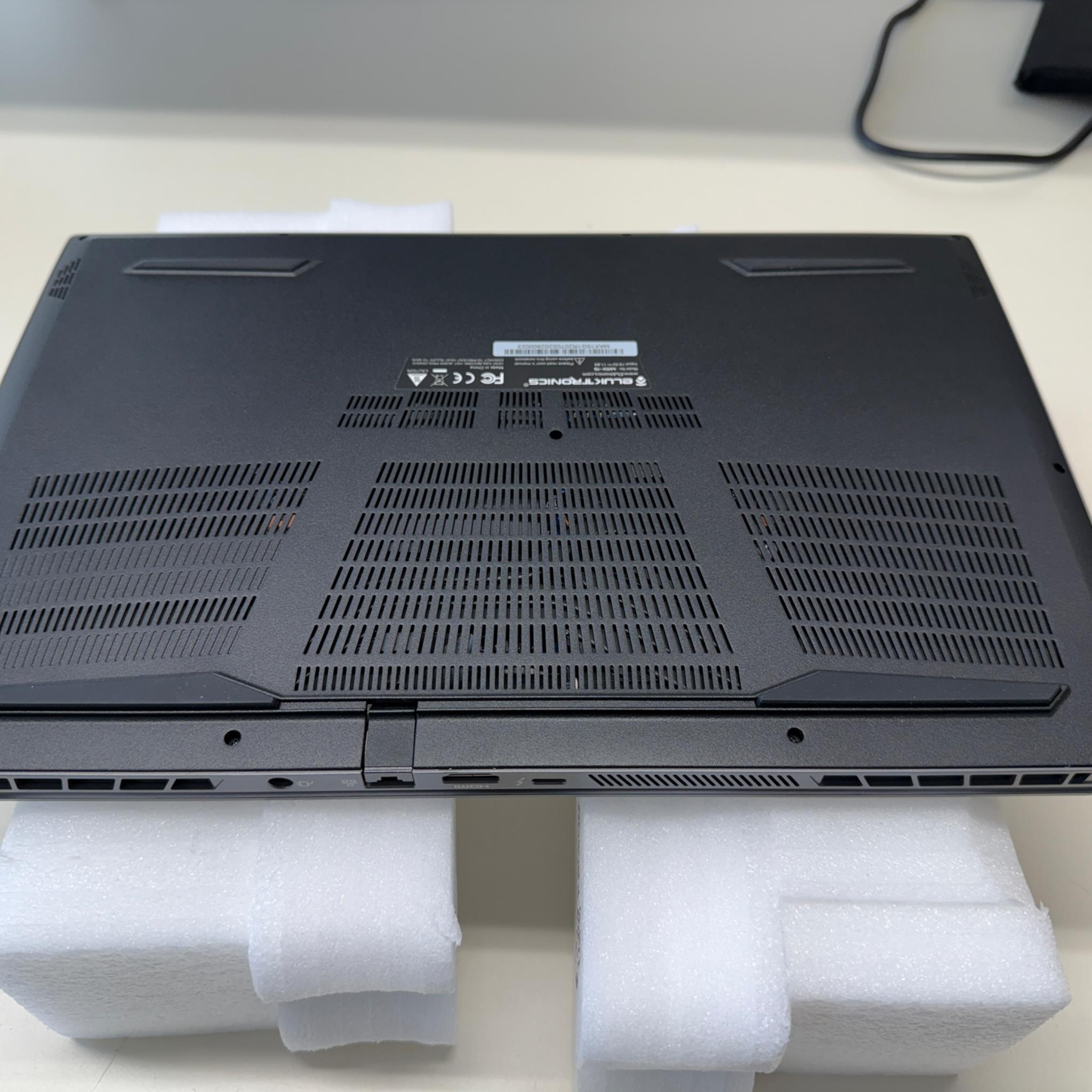 Eluktronics Max-15, i7-10875H, RTX 2070 Super, 32GB RAM, 1TB SSD, 240HZ