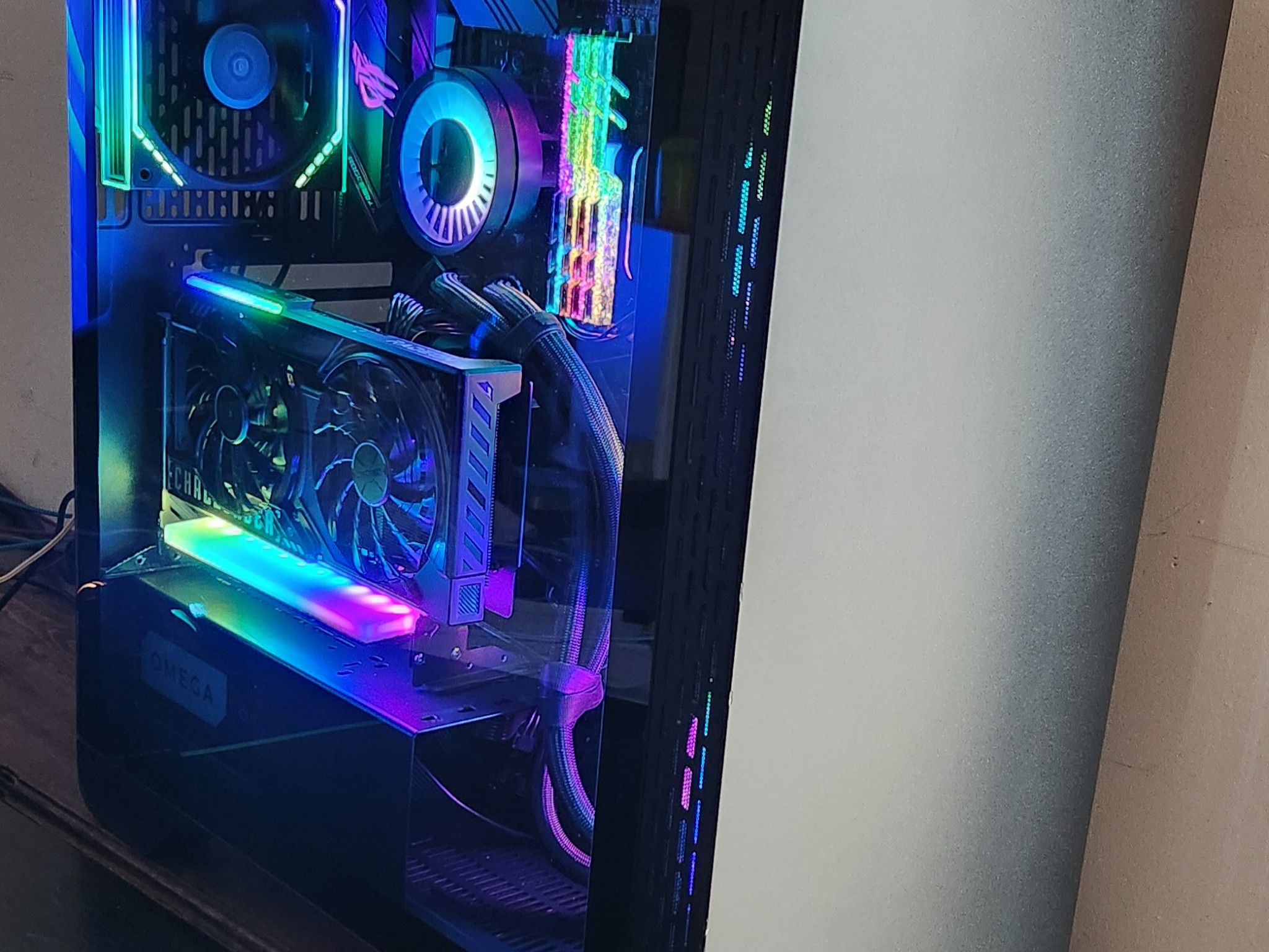 Ryzen 7 5800X - Radeon 9060 XT 16GB - 64GB G.Skill Trident Z Royal (DDR4 3600)