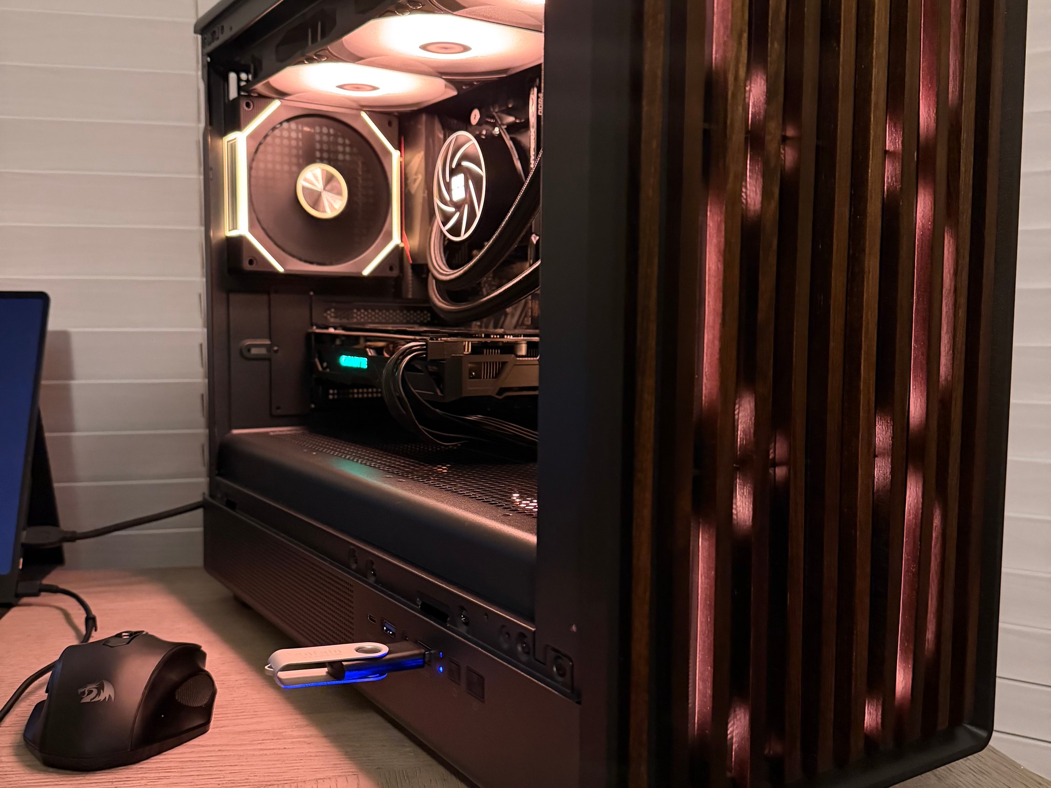 Ryzen 5 2600X | Gigabyte RX 570 4GB | 8GB DDR4 | 512GB SSD | 360mm RGB AIO | WiFi