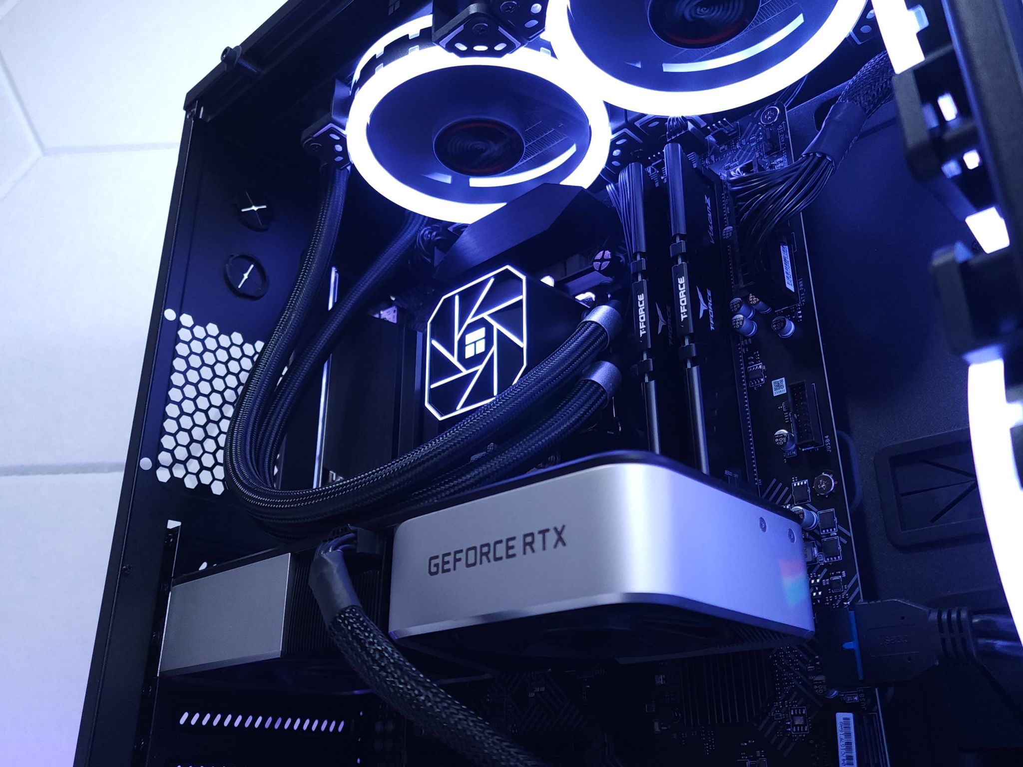 🖤🤍RTX 3060Ti | Core i5 12600KF | 16GB 3200MHz | 1TB NVMe SSD