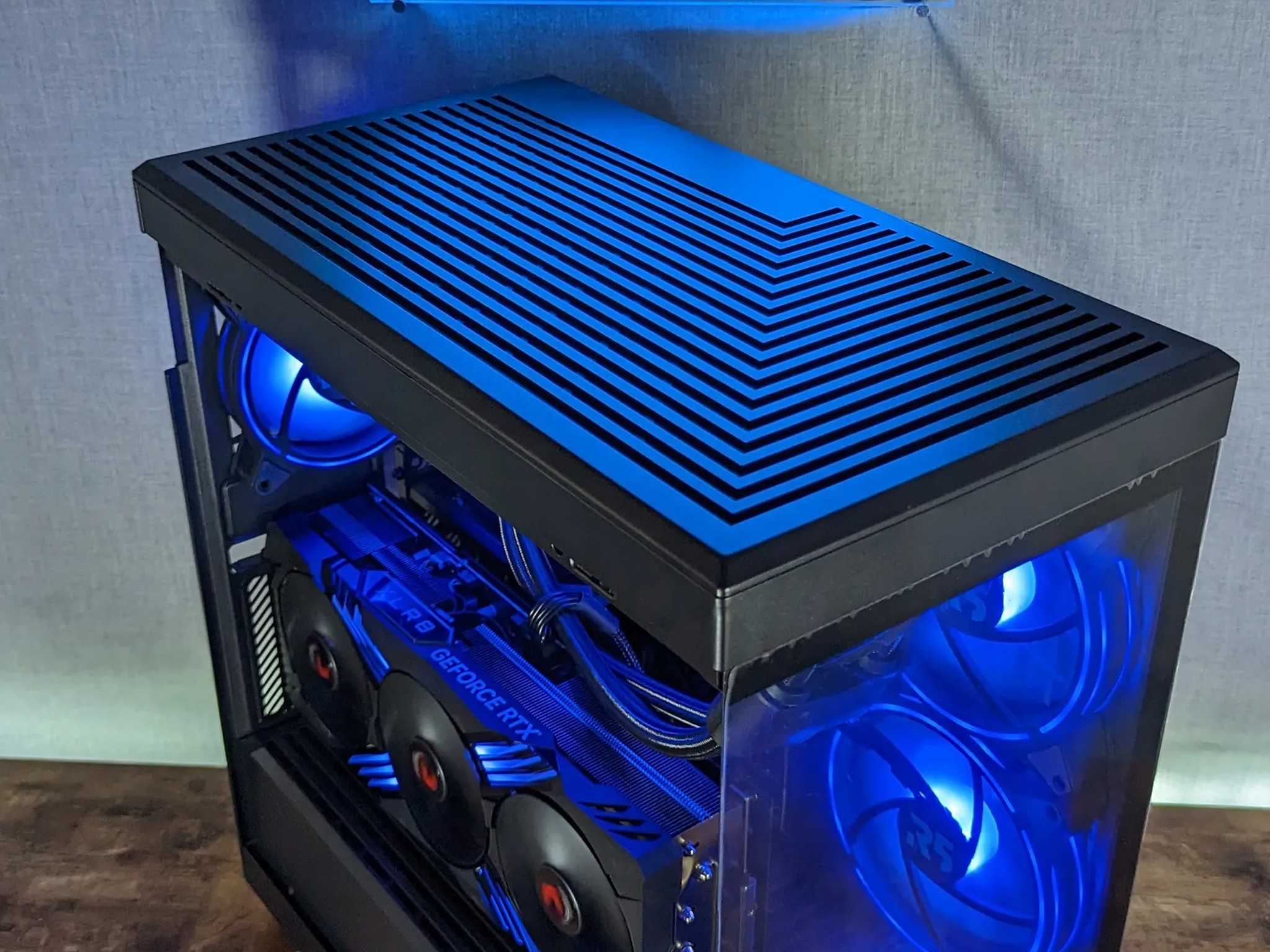 RTX 4080 // Ryzen 9 7950x // 32GB 6000Mhz DDR5 // 2TB Samsung 980 Pro // WiFi