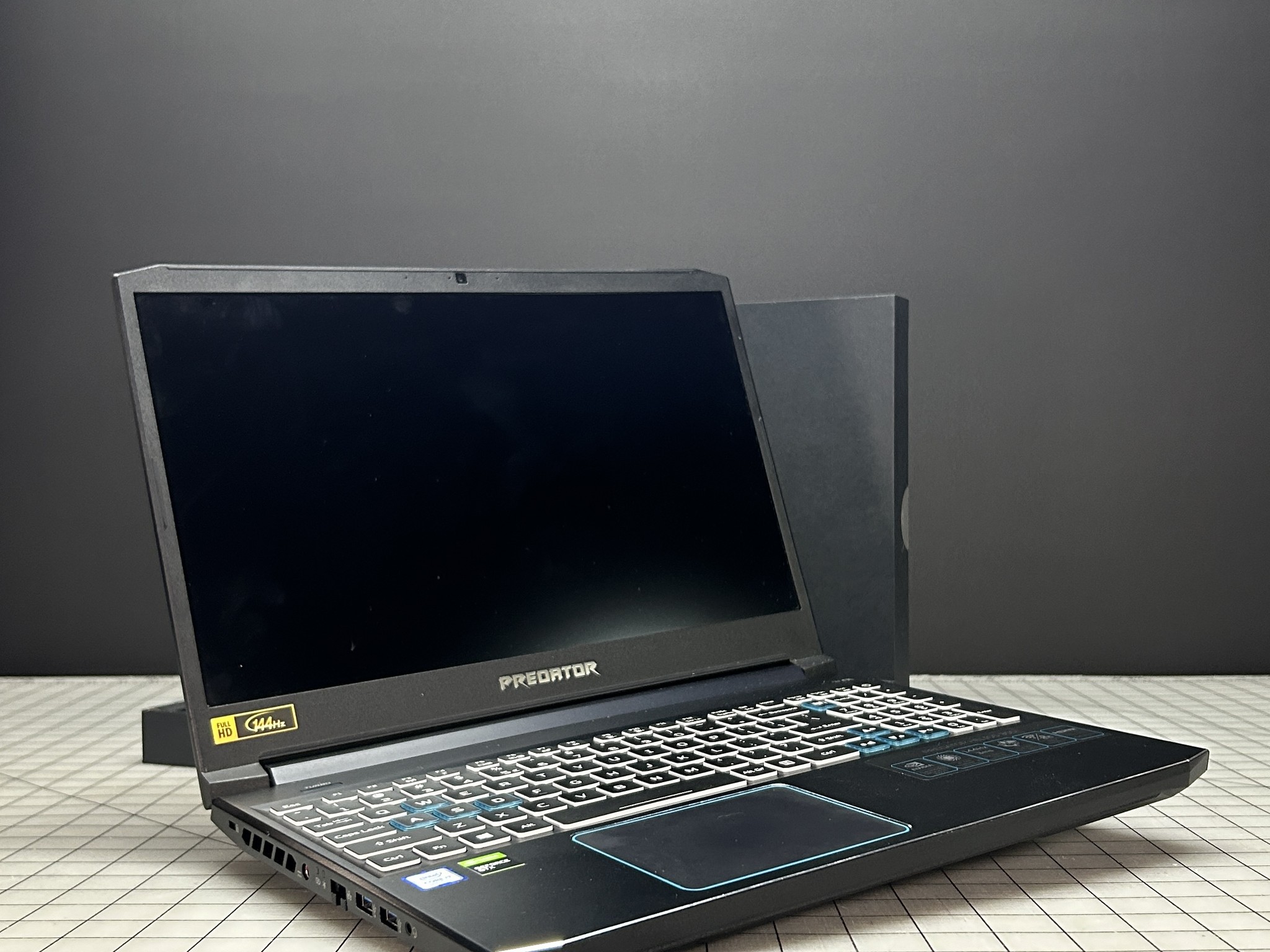 👾Acer Predator👾 Helios 300 Gaming Laptop / Intel i7 9750H / GTX 1660ti / 16GB RAM / 1TB NVME SSD