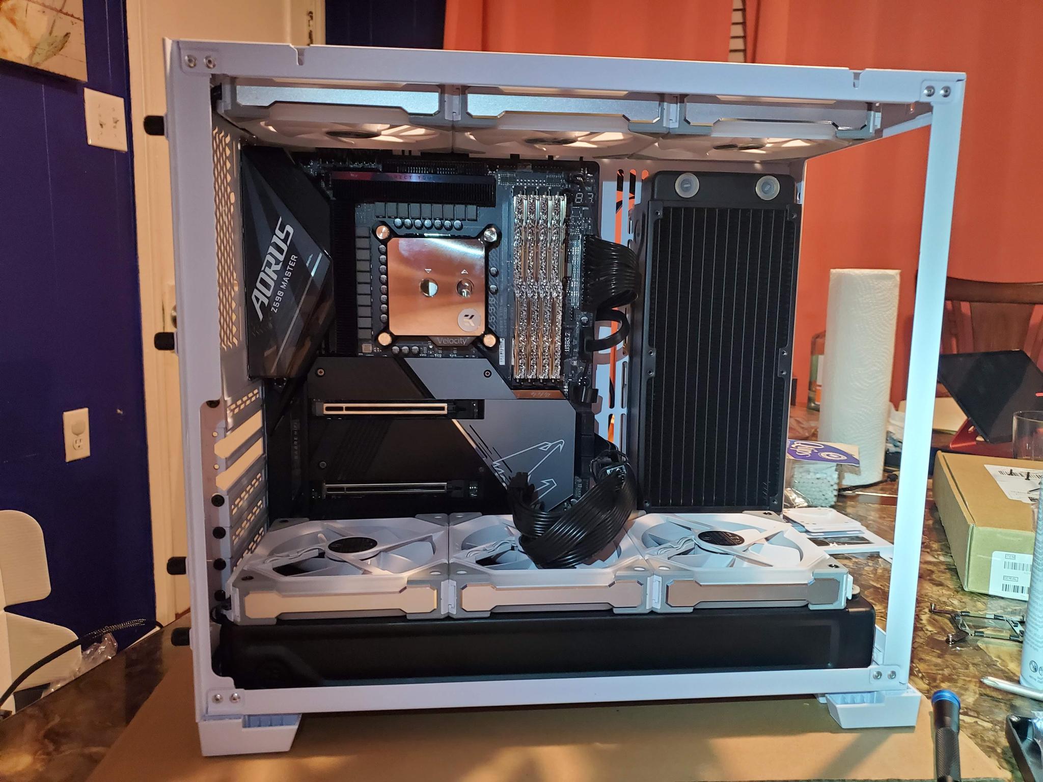 On Sale! Intel 11900k, 32GB DDR4 4000mhz CL-17, RTX 3090, EK Custom Loop