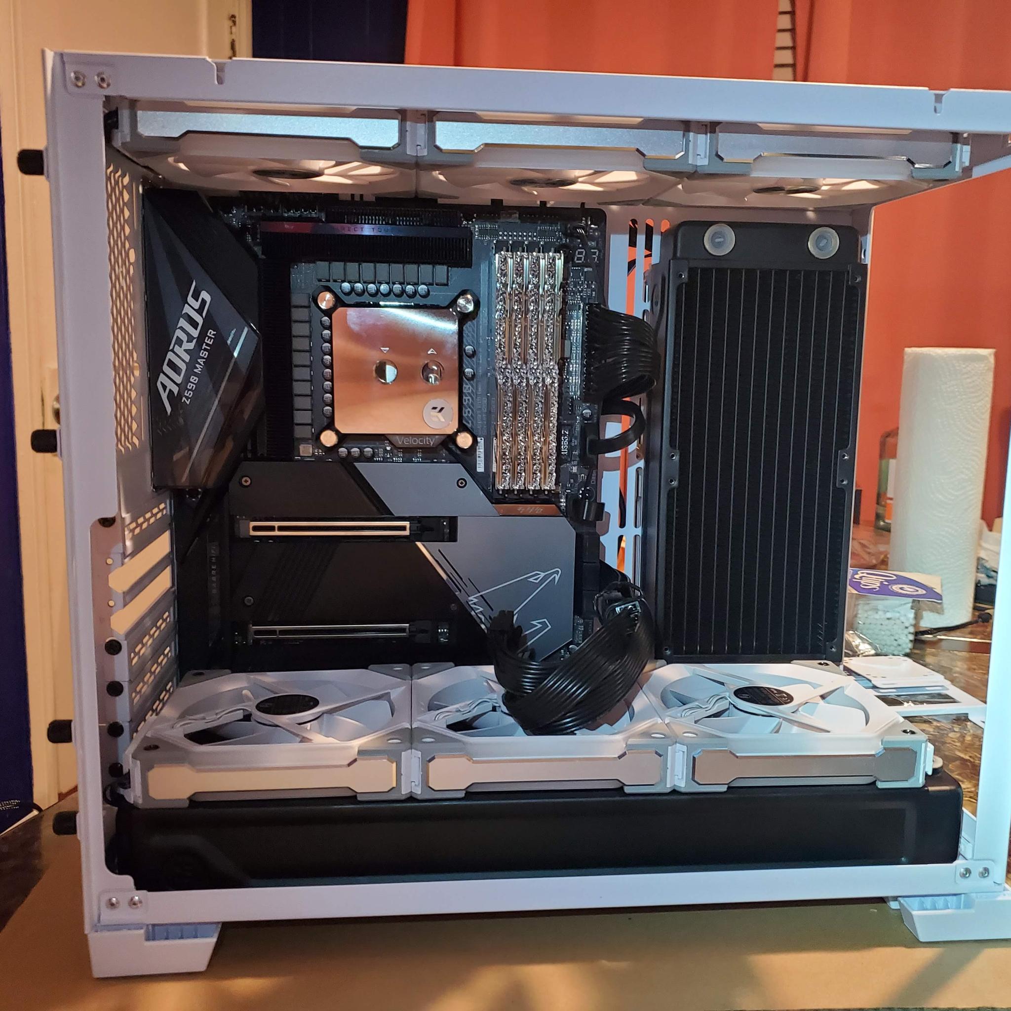 On Sale! Intel 11900k, 32GB DDR4 4000mhz CL-17, RTX 3090, EK Custom Loop