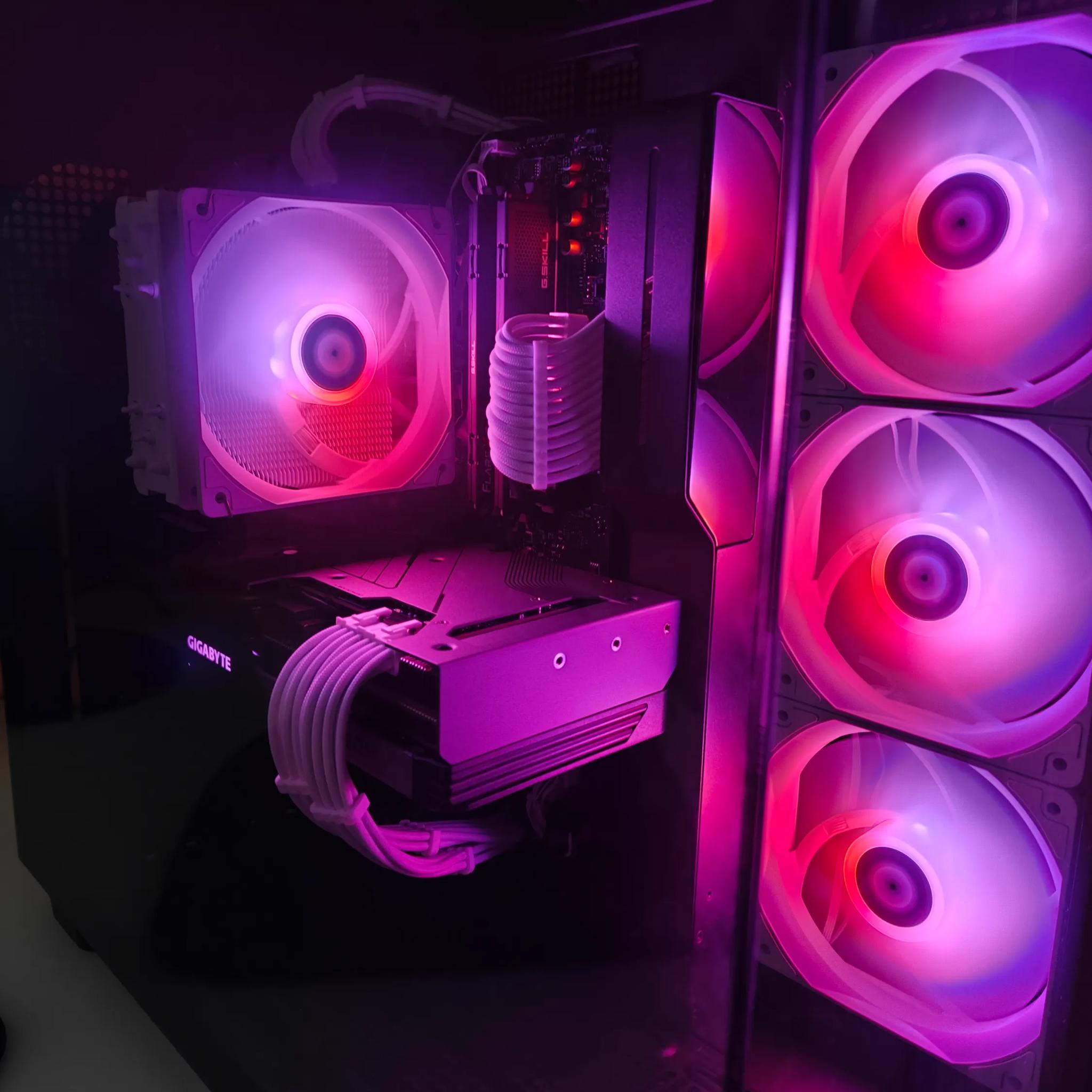 GIGABYTE Radeon RX 7800 XT Gaming OC 16G