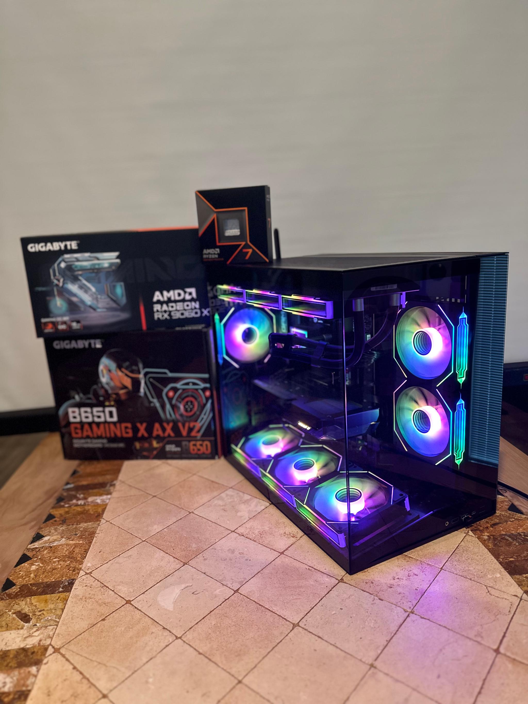 Ryzen 7 9700X / RX 9060XT 16GB - Lian Li O11 Dynamic Mini Mid-Tower Black, 1TB & 500GB M.2